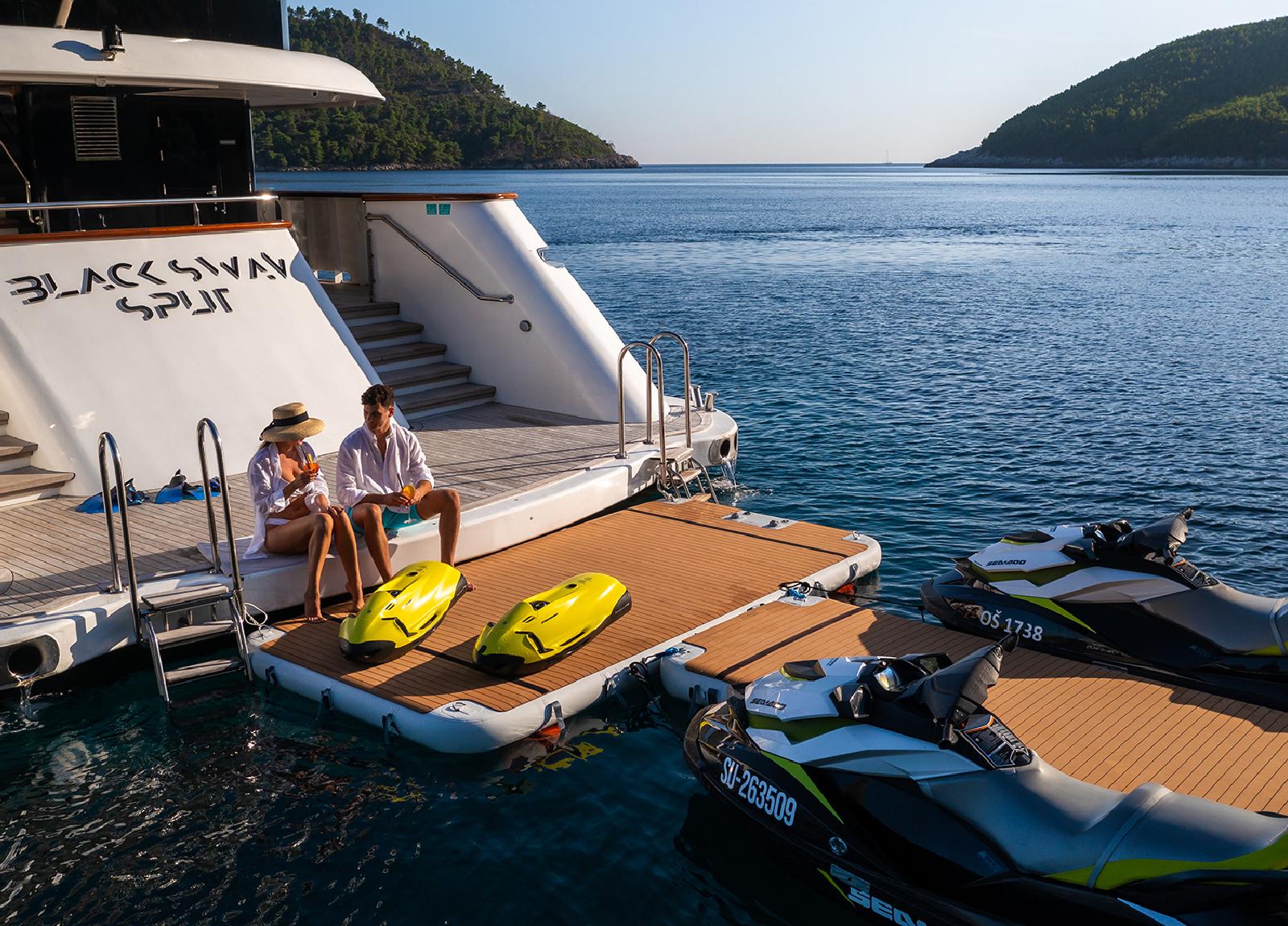 Bathing-plattform-black-swan