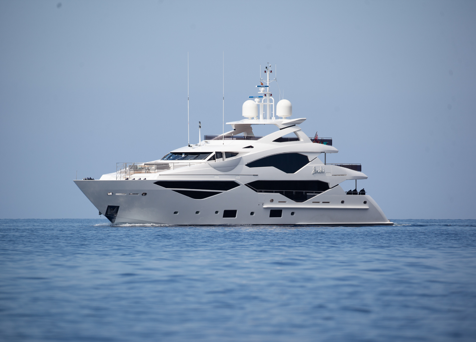 Sunseeker-131-sonishi-charter-yacht