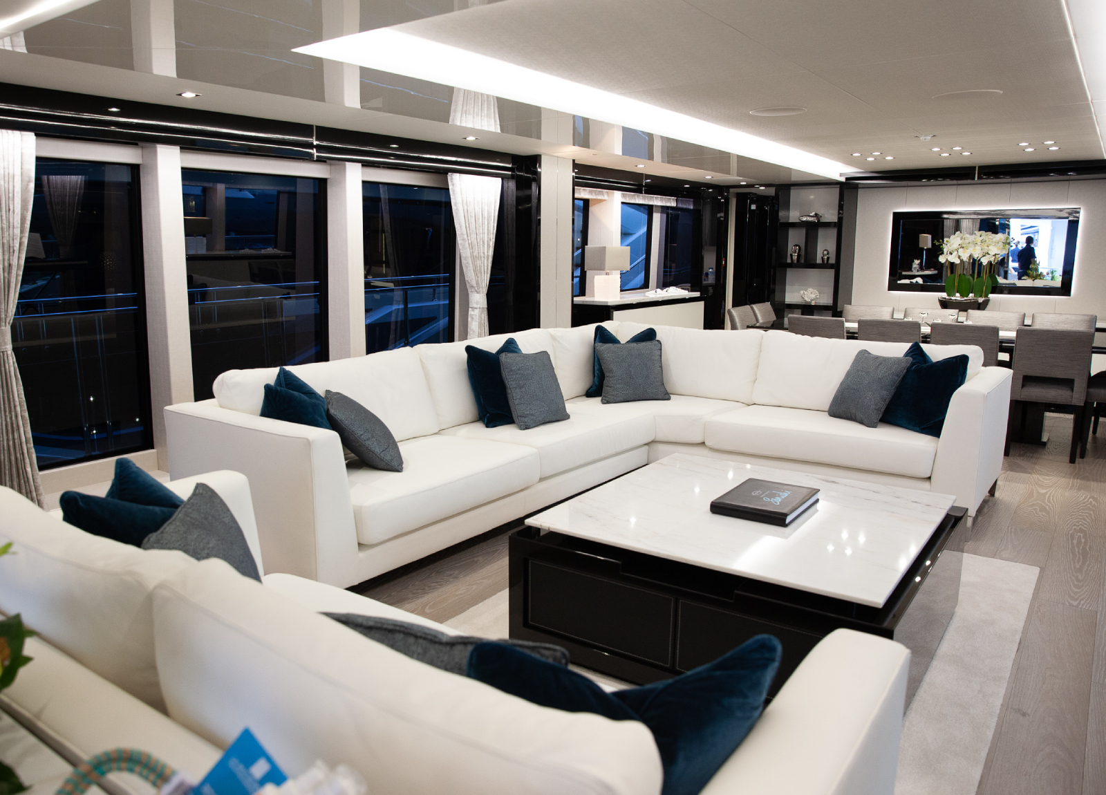 Sunseeker-131-sonishi-lounge