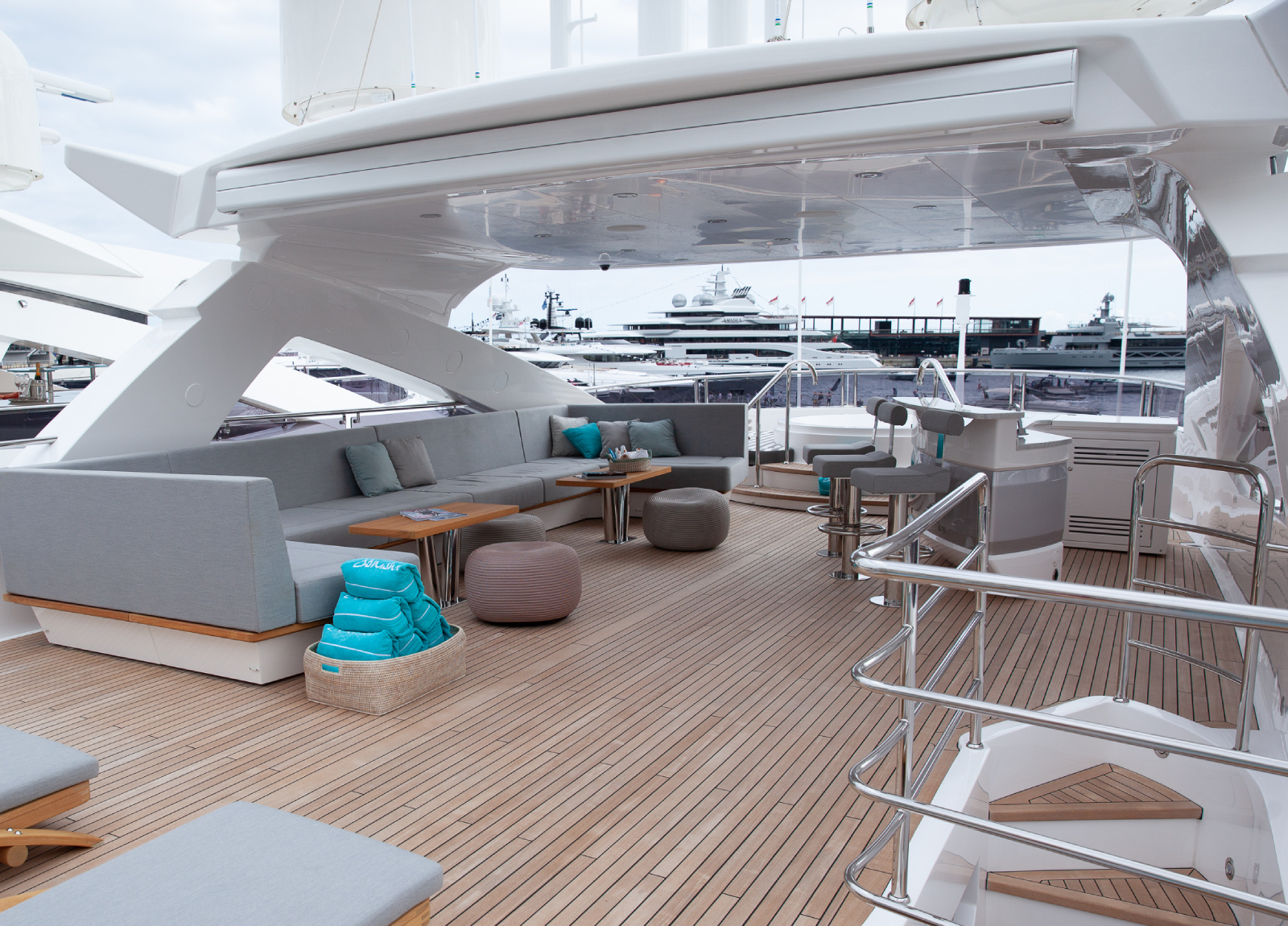 Sunseeker-131-sonishi-sky-lounge