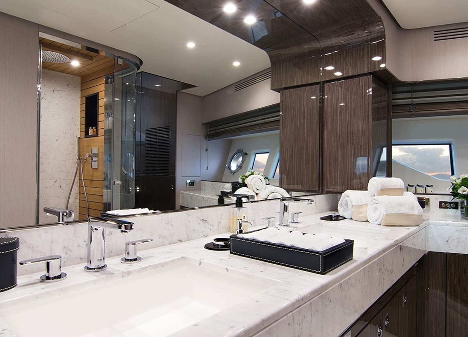 bathroom-luxury-yacht-azimut-95-memories-too