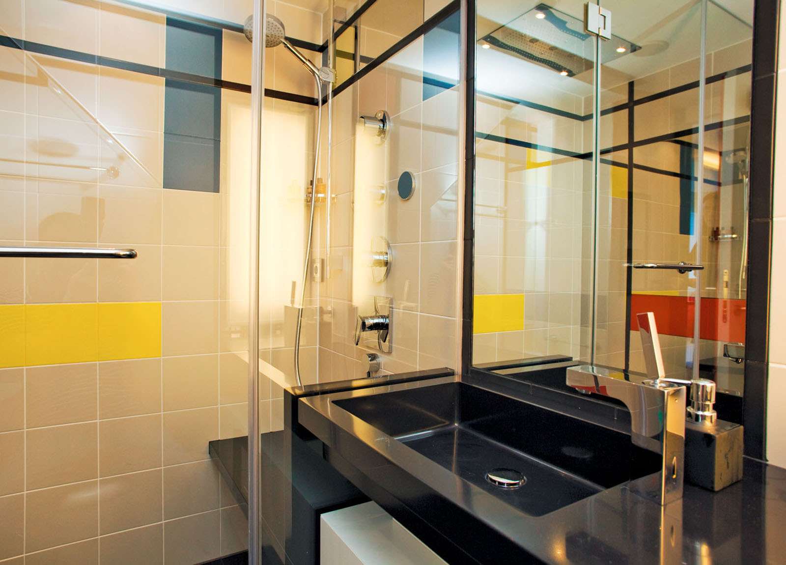 bathroom-luxury-yacht-charter-scepter-yacht-50m-joyme