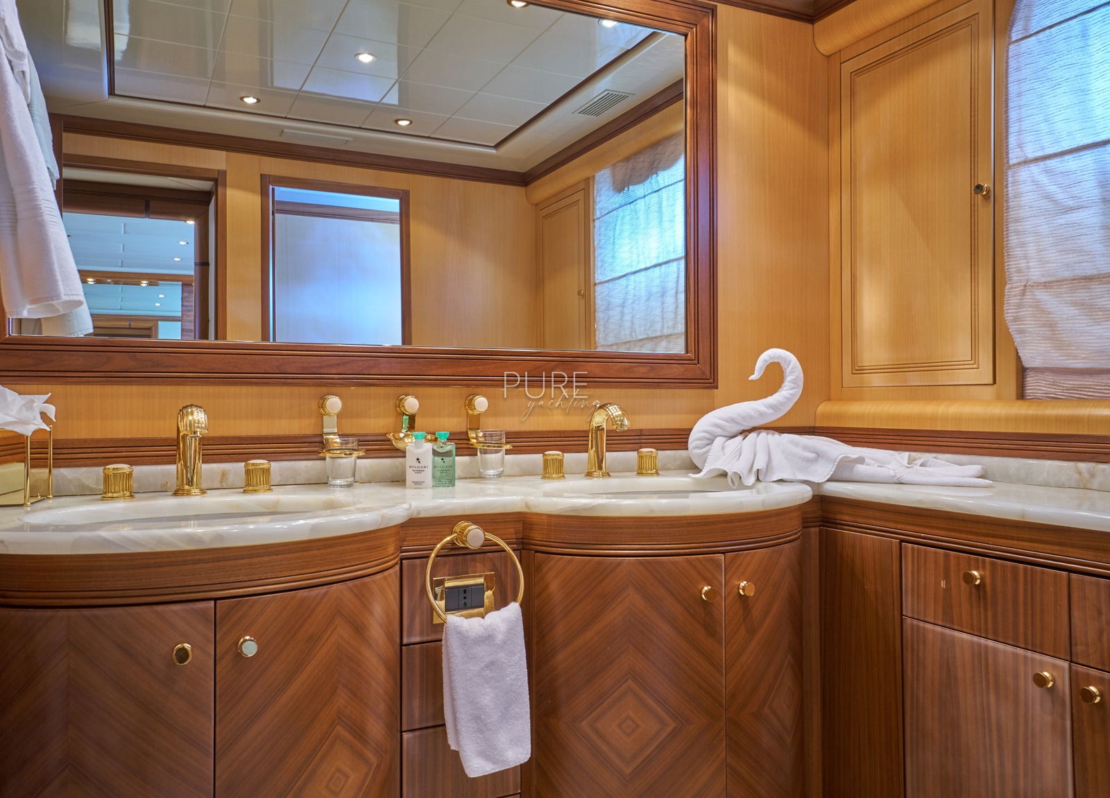 bathroom-luxury-yacht-mangusta-130-shane-balearic-islands