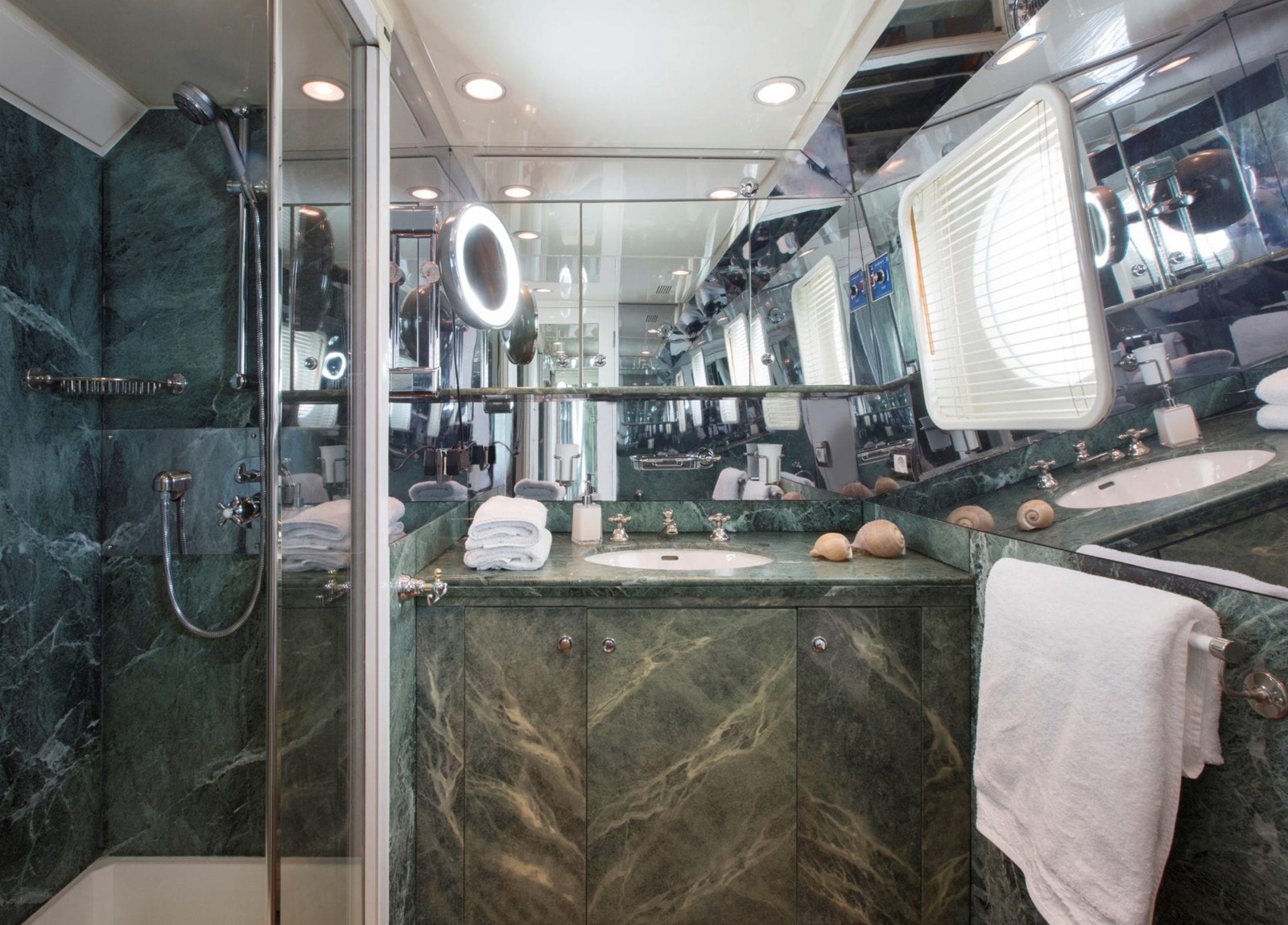 bathroom-luxury-yacht-picciotti-140-libra-greece