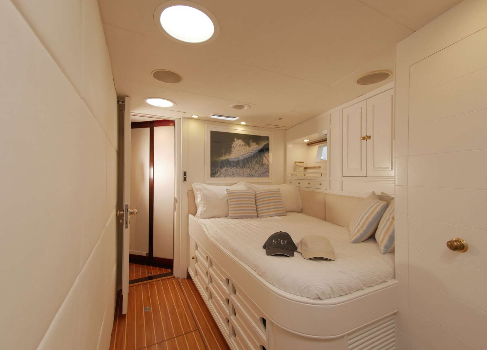 cabin-luxury-sailing-yacht-trident-317m-elton-caribbean