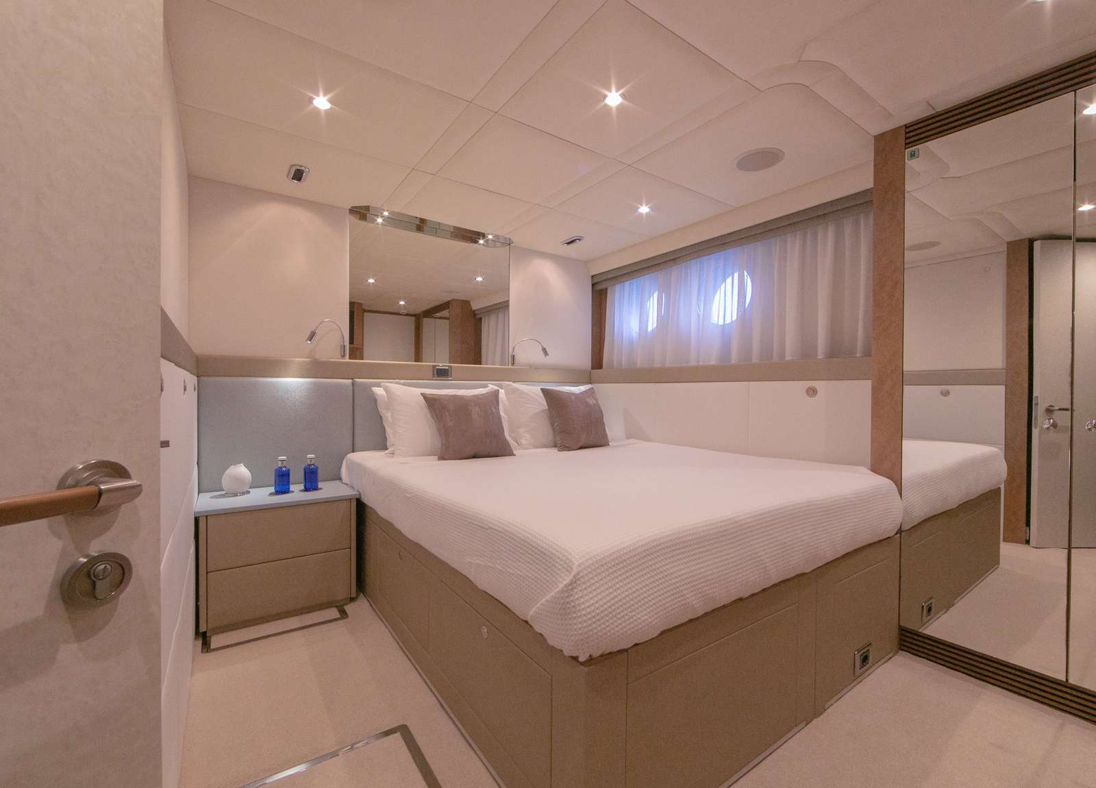 cabin-luxury-yacht-34m-benita-blue-balearic-islands