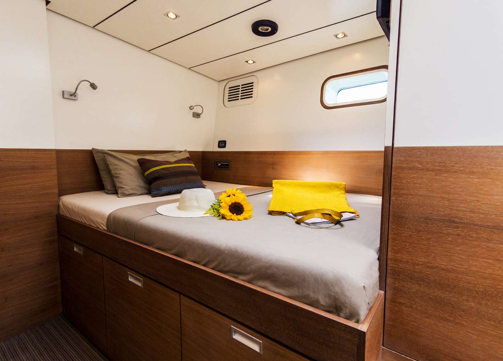 cabin-yacht-trehard-30m-aizu-western-mediterranean