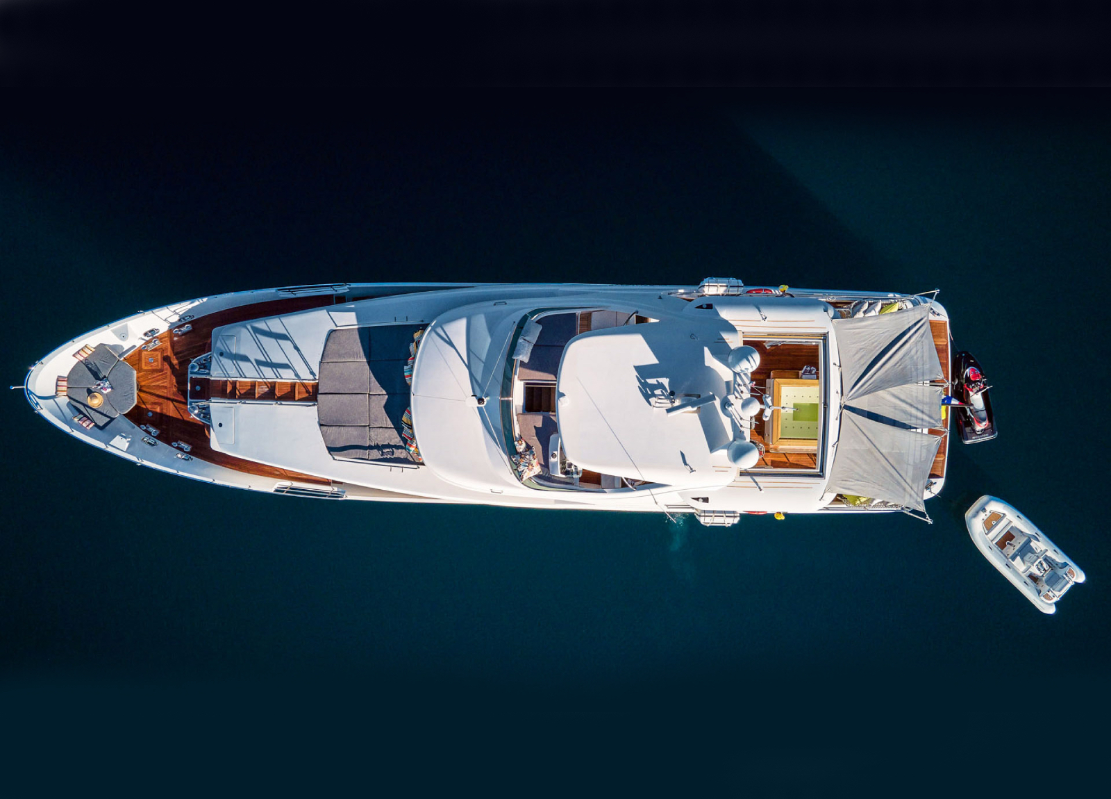 charter-yacht-benetti-delfino-93-ocean-drive-aeral-view