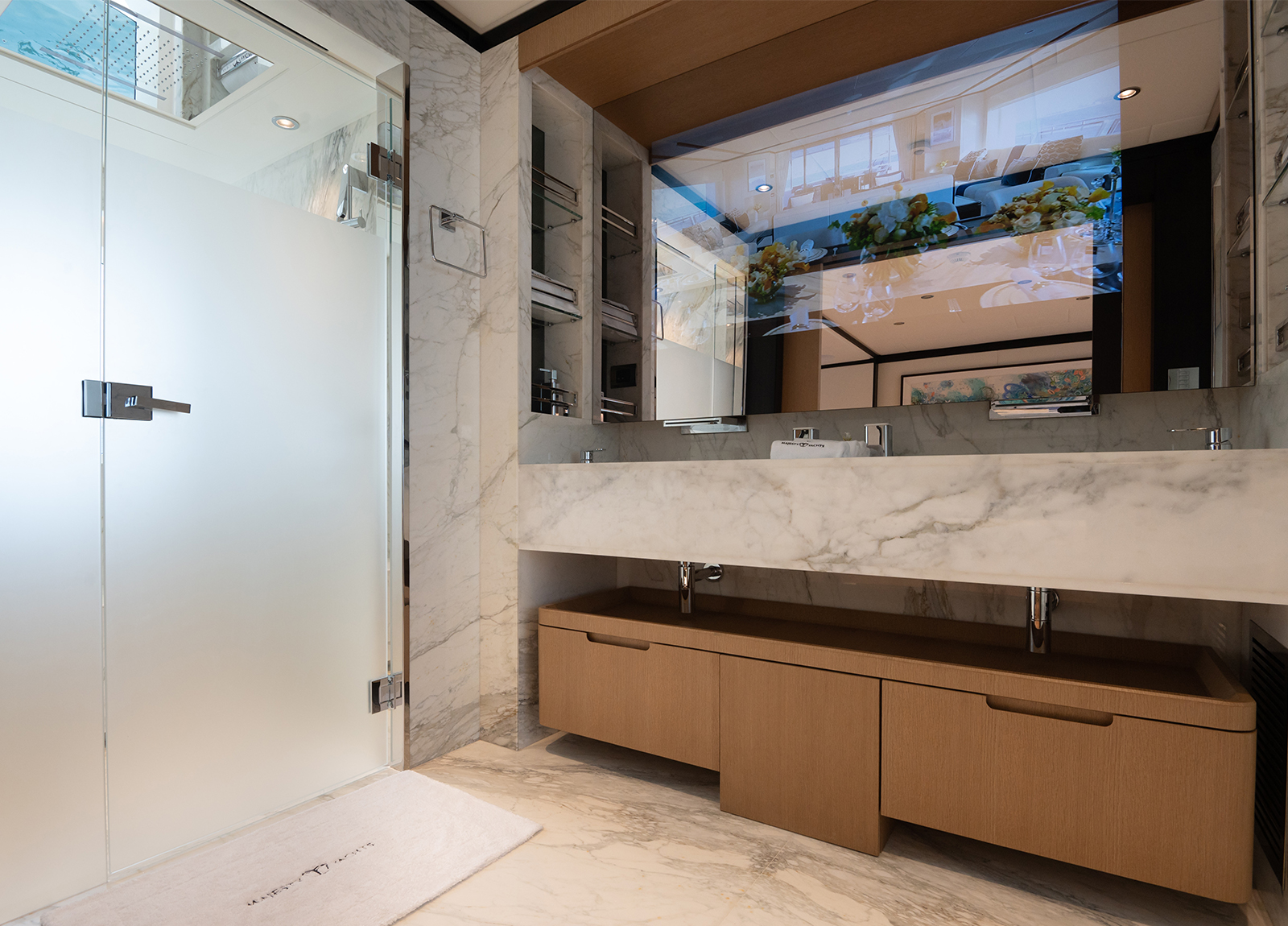 yate de alquiler-majesty-120-olivia-baño