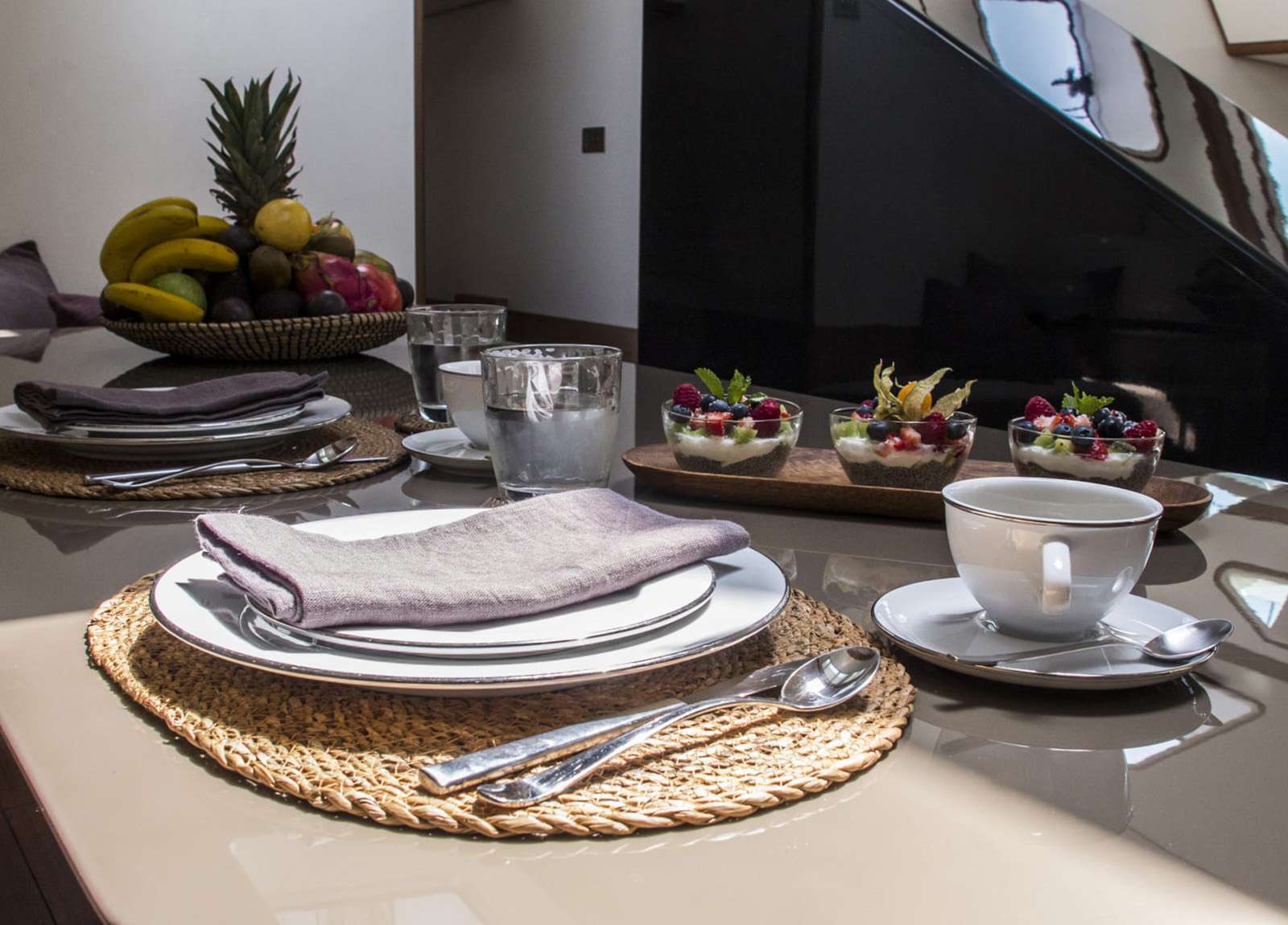 dining-table-luxury-sailing-yacht-trehard-30m-aizu