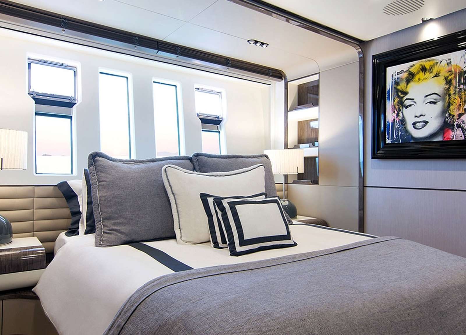 doublebed-cabin-luxury-yacht-azimut-95-memories-too