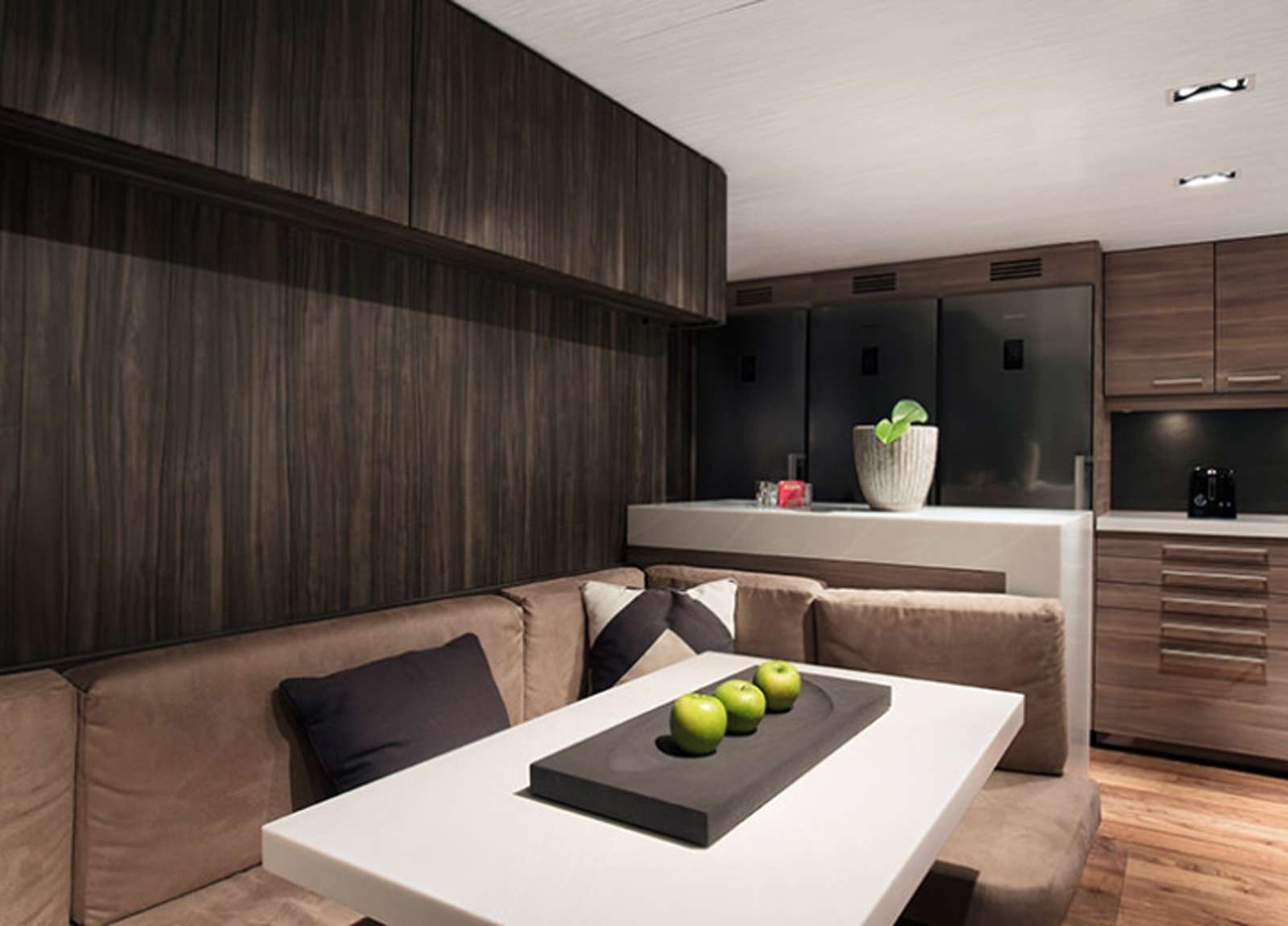 kitchen-luxury-yacht-leopard-34