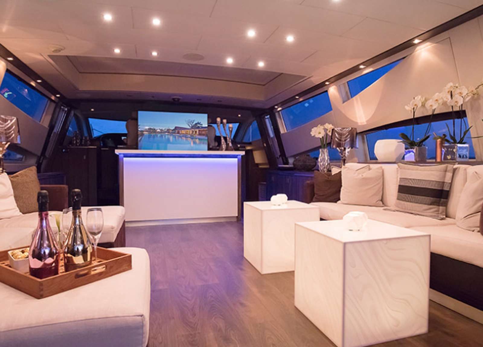 living-room-luxury-yacht-leopard-34