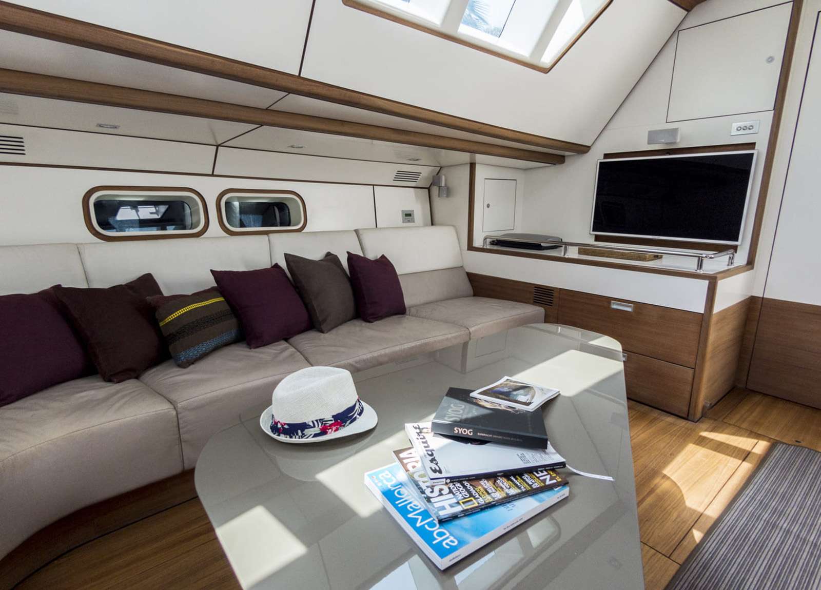 lounge-luxury-sailing-yacht-trehard-30m-aizu-charter