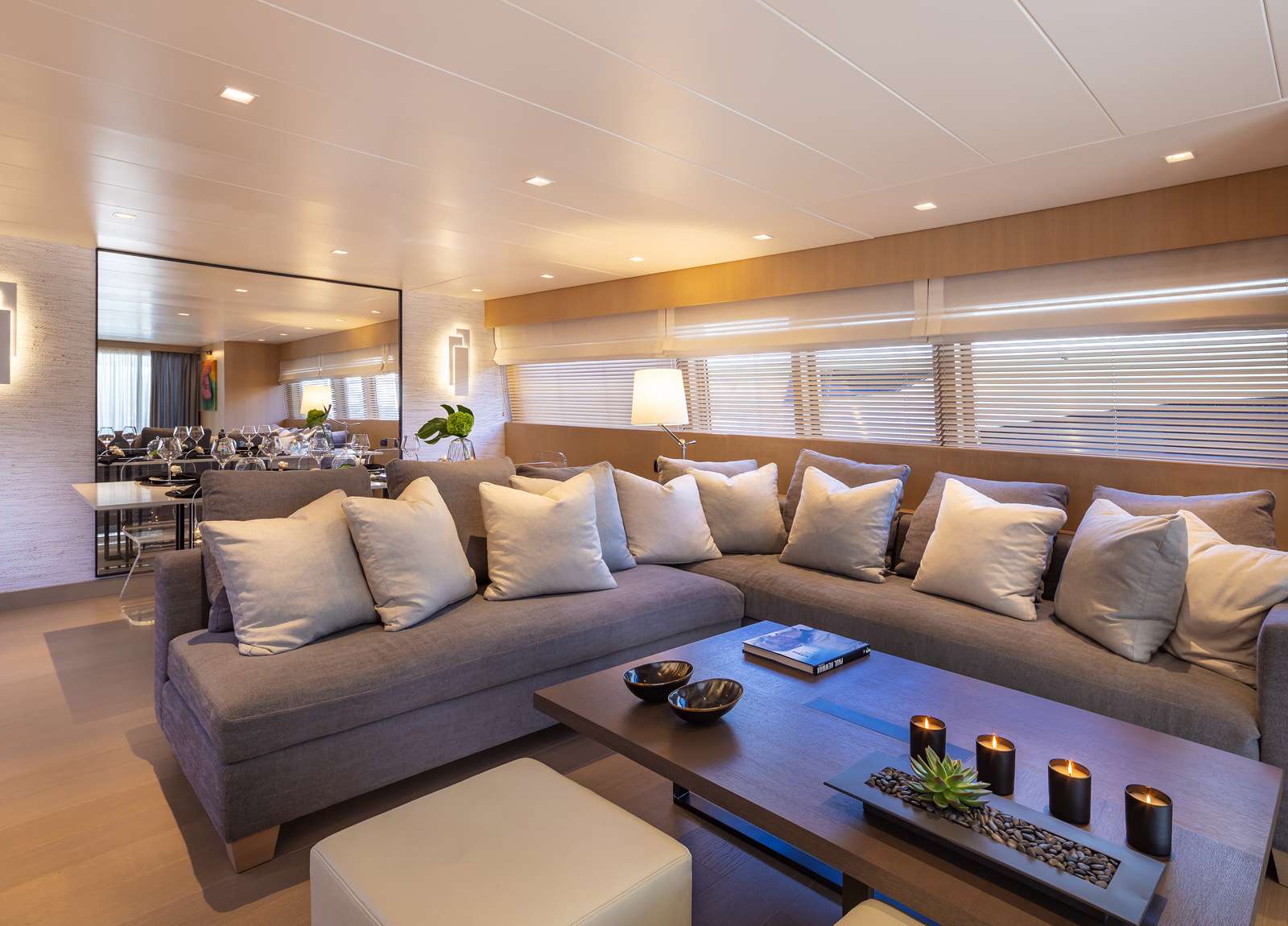 lounge-luxury-yacht-admiral-101-summer-fun-greece