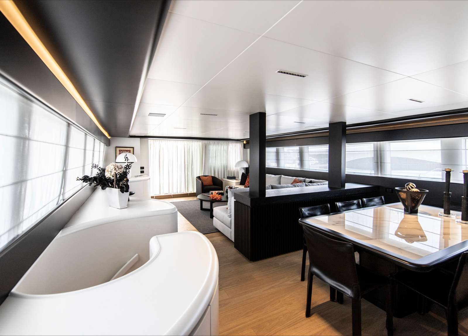 lounge-luxury-yacht-bugari-112-project-steel-charter