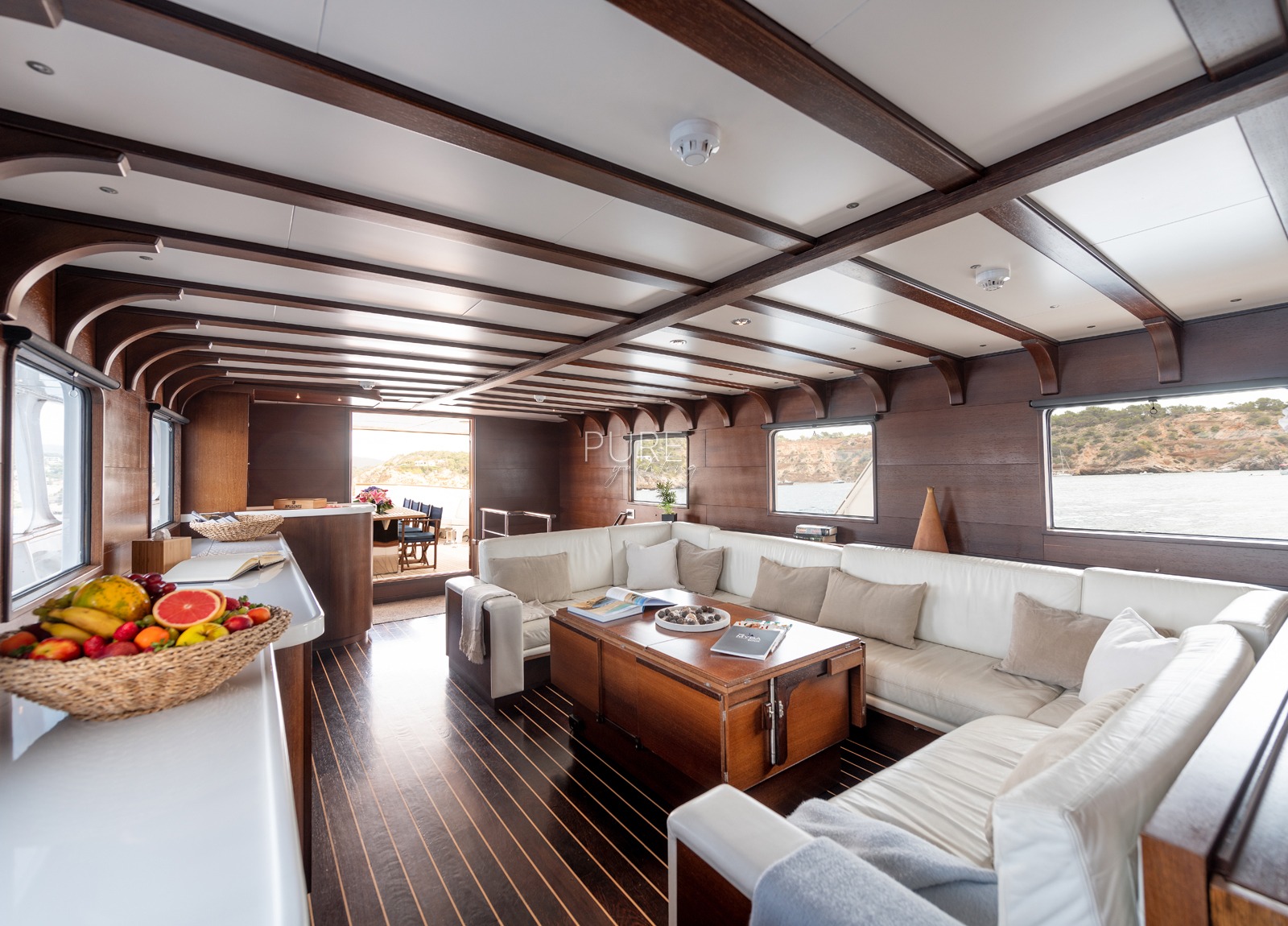 lounge-luxury-yacht-navetta-31-balearic-islands