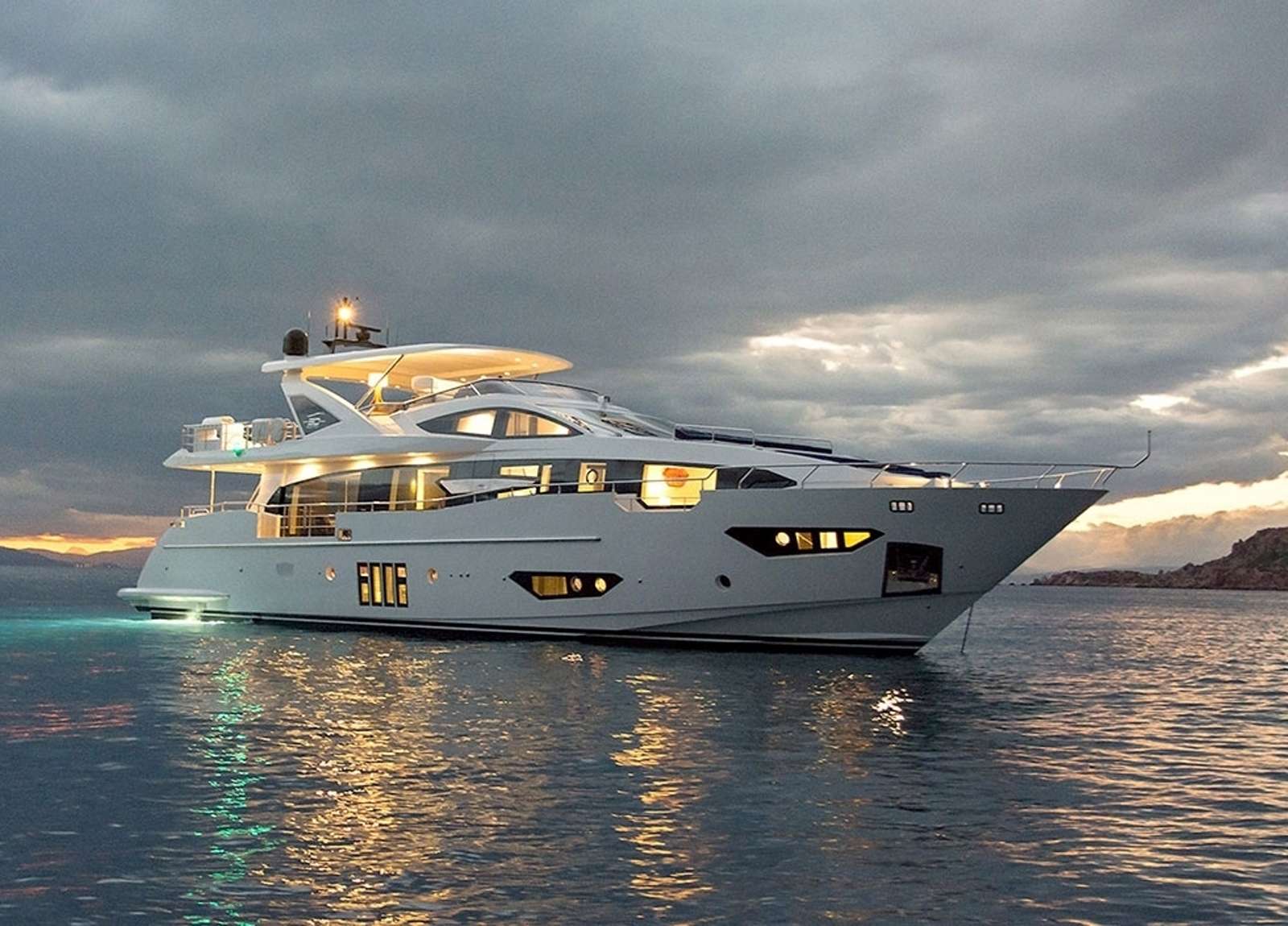 luxury-yacht-azimut-95-memories-too-greece-charter
