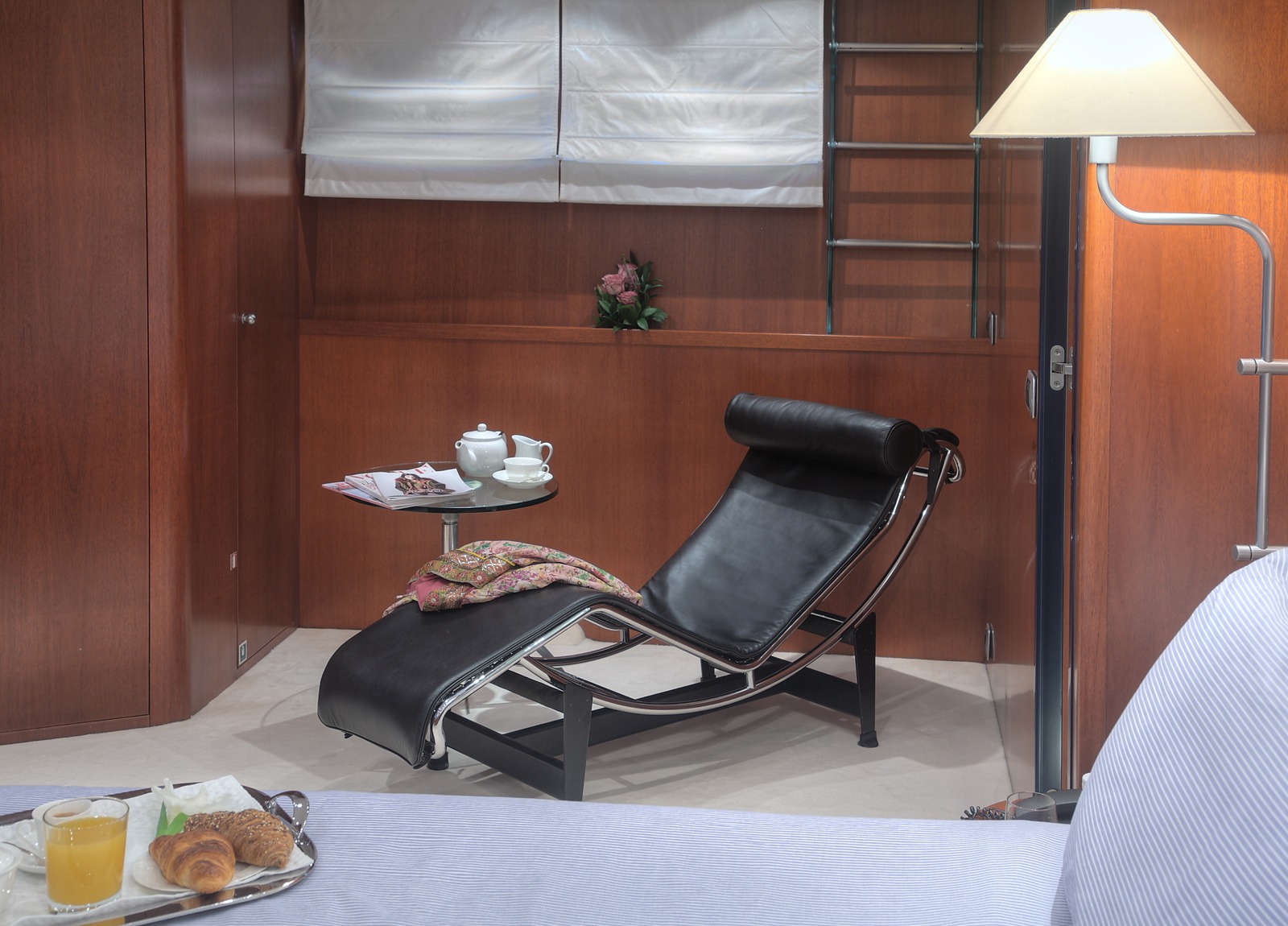 luxury-yacht-sanlorenzo-100-charter-balearics-vip-cabin