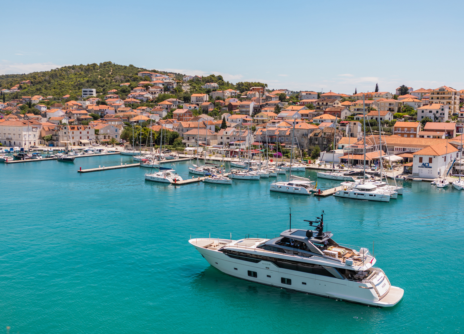 luxury-yacht-sanlorenzo-sl102-asymmetric-noor-ii