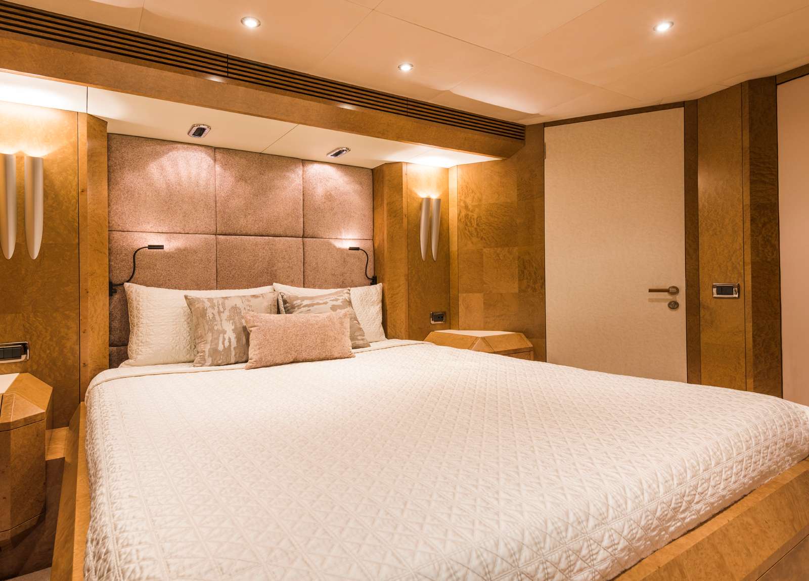 master-cabin-luxury-yacht-34m-benita-blue-balearic-islands