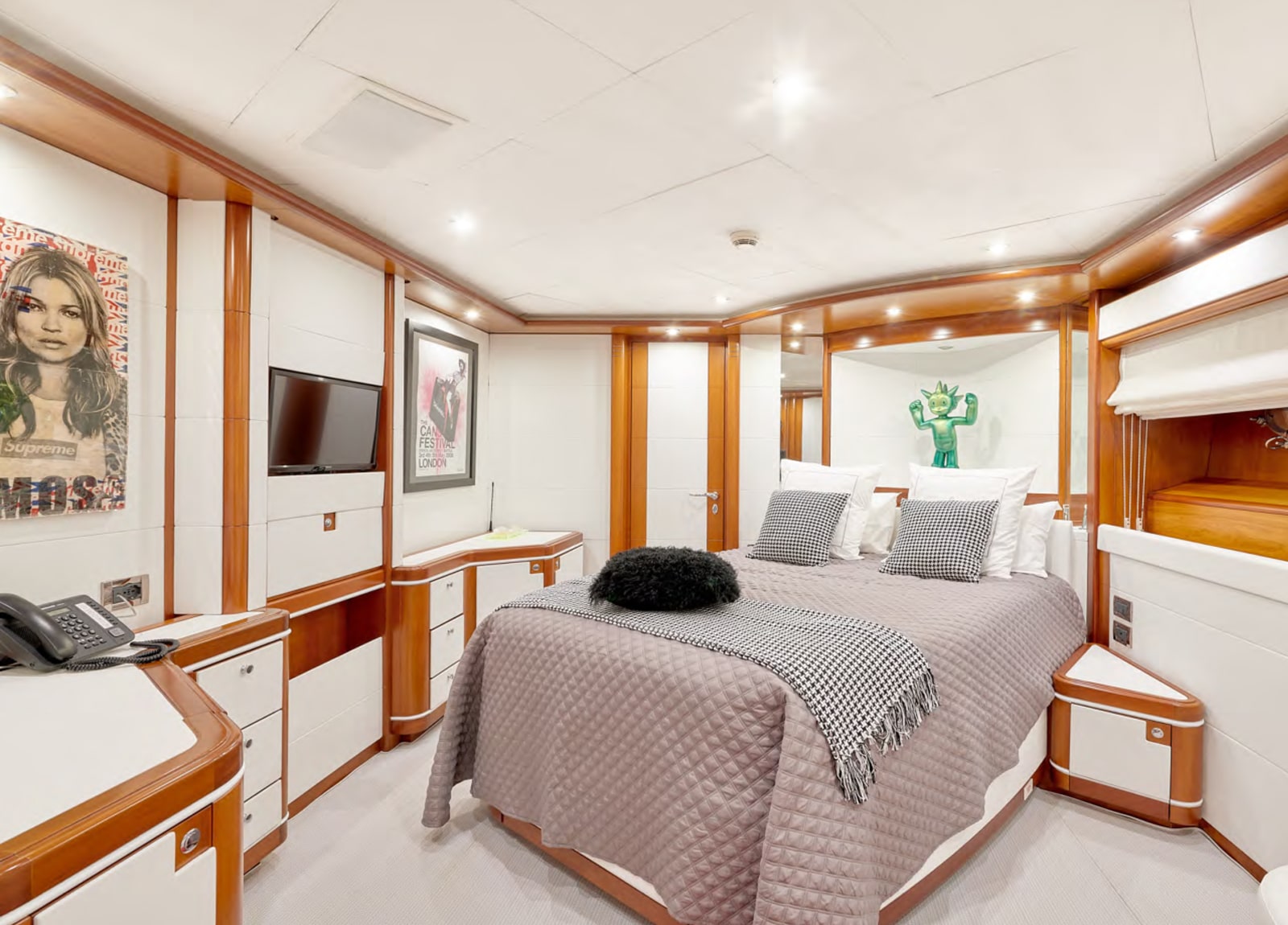 master-cabin-luxury-yacht-crm-130-bunker
