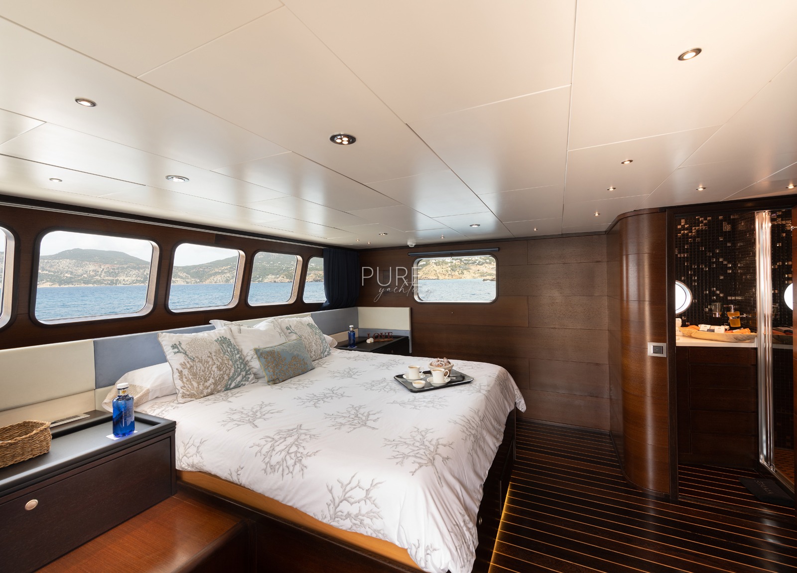 master-cabin-luxury-yacht-navetta-31-balearic-islands
