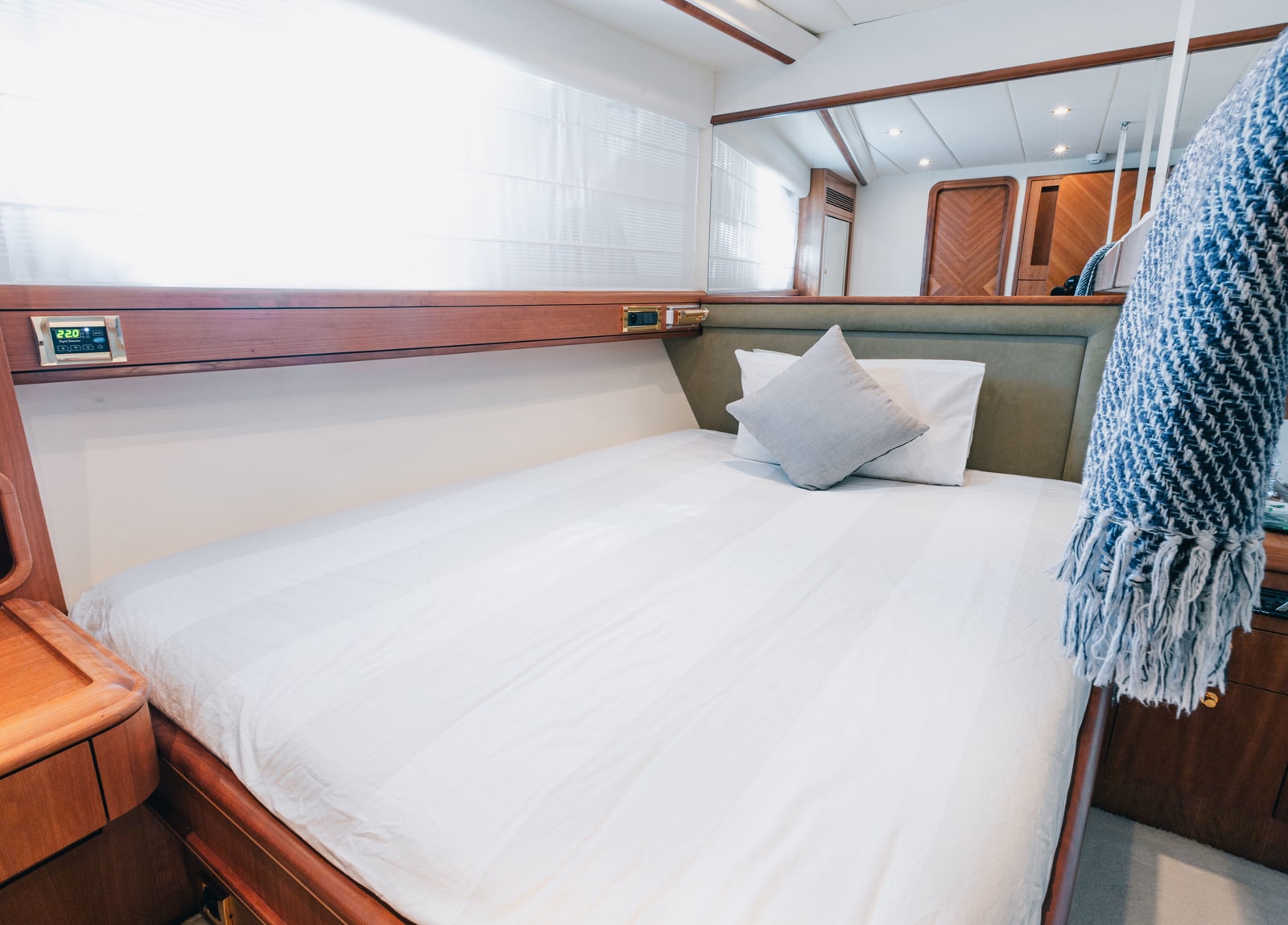 mastercabin-luxury-yacht-lady-amanda-south-france