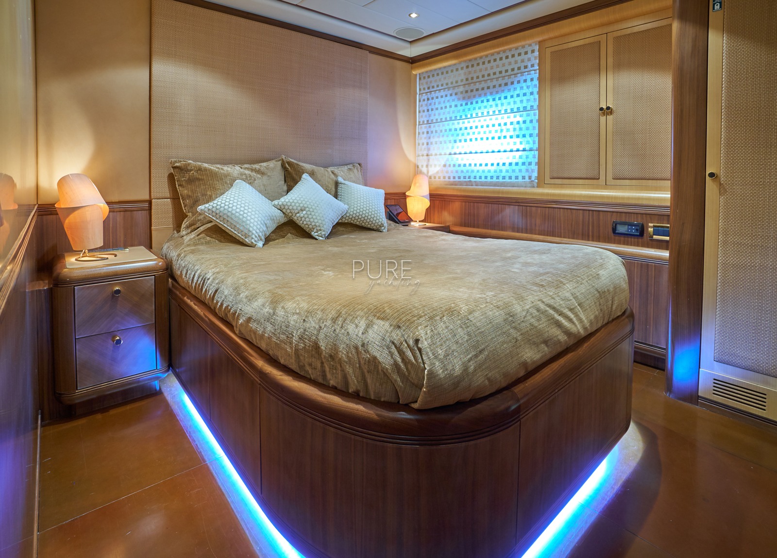 mastercabin-luxury-yacht-mangusta-130-shane-balearics