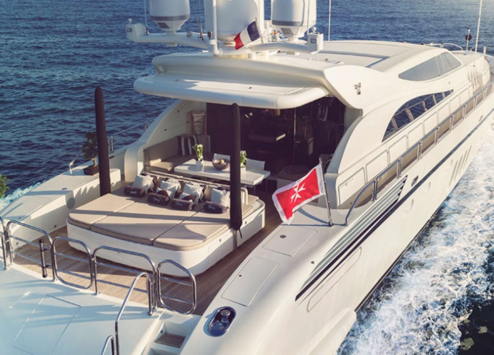 rear-luxury-yacht-leopard-34-western-mediterranean