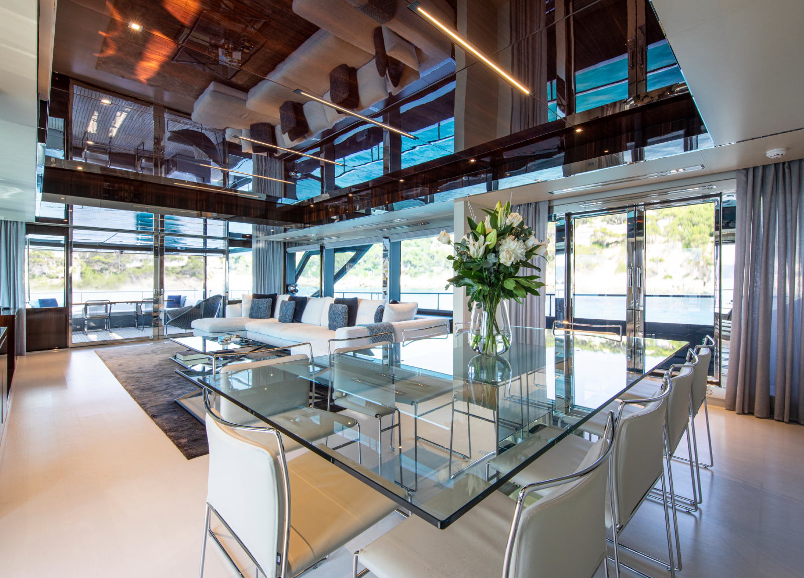 riva-110-figurati-interior-dining