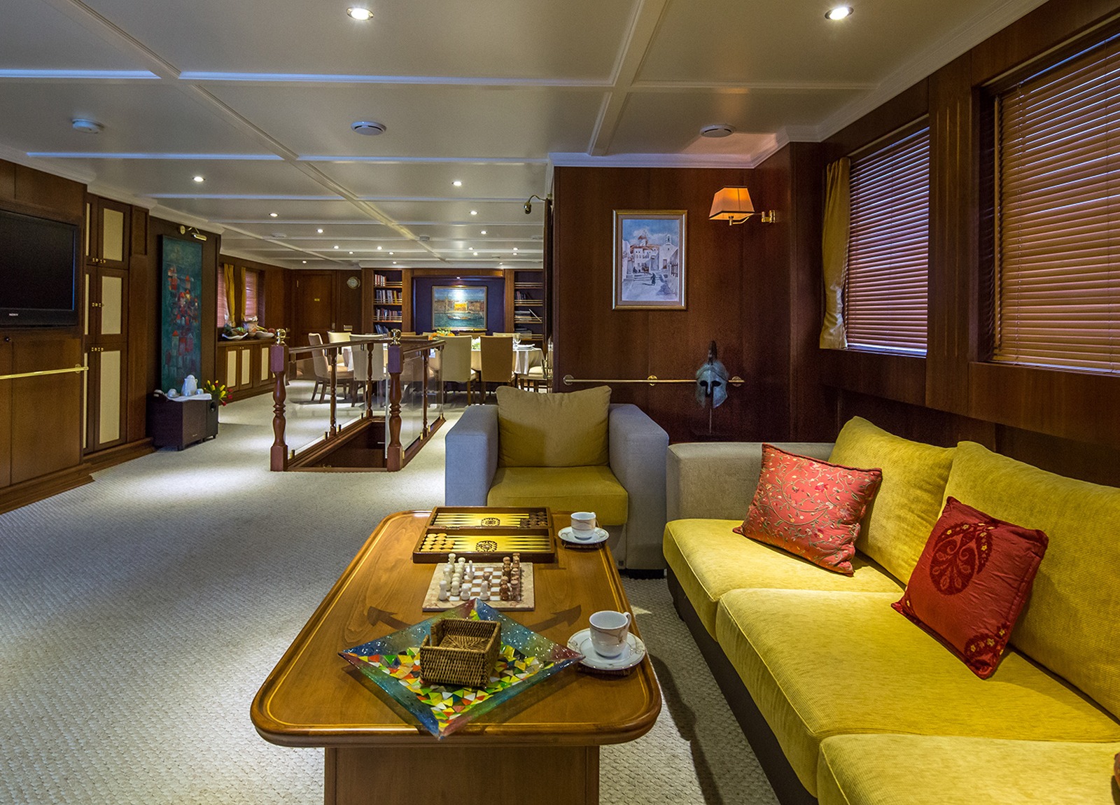 seating-livingroom-luxury-yacht-donna-del-mare
