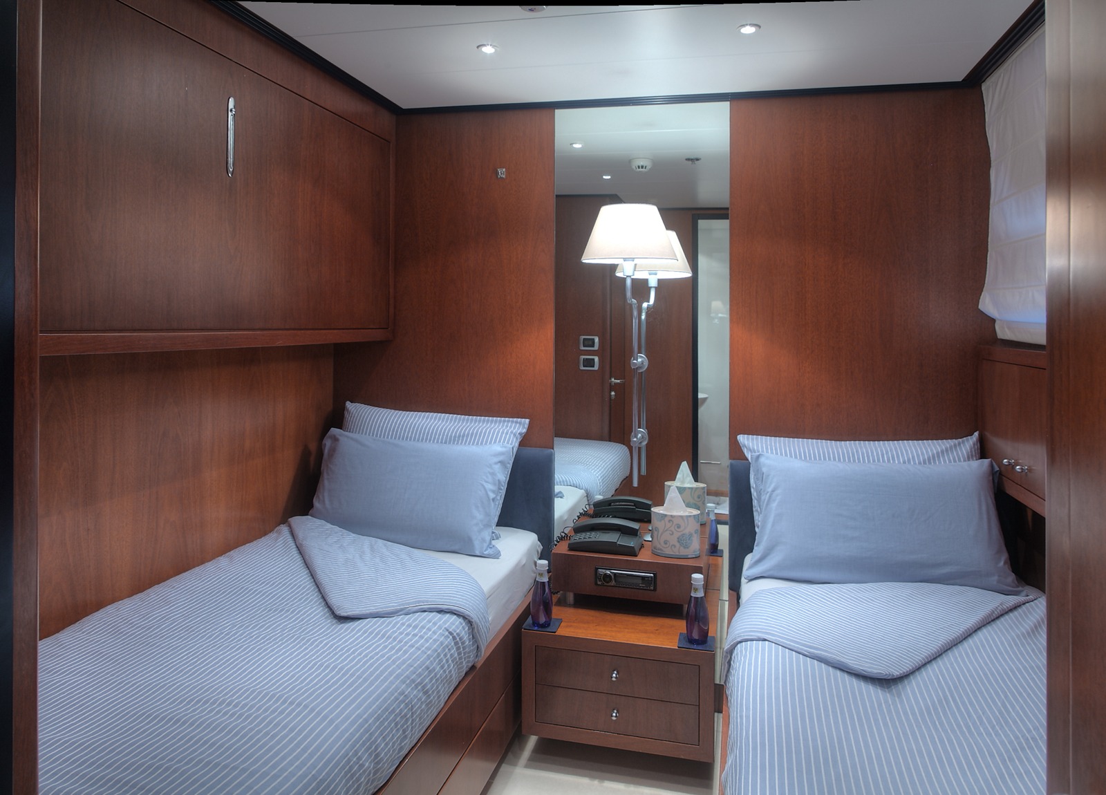 twin-bed-cabin-luxury-yacht-sanlorenzo-100