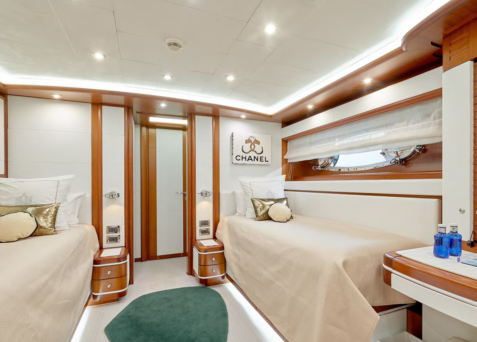 twin-cabin-luxury-yacht-crm-130-bunker
