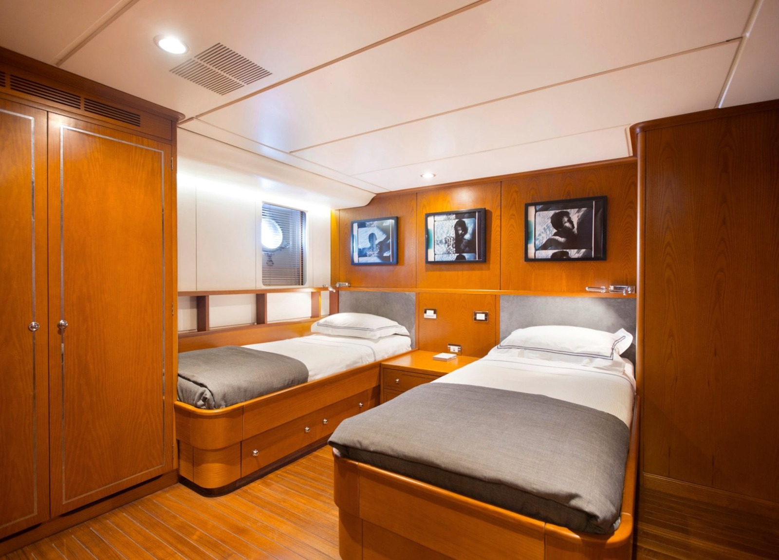 twin-cabin-luxury-yacht-picciotti-140-libra-greece