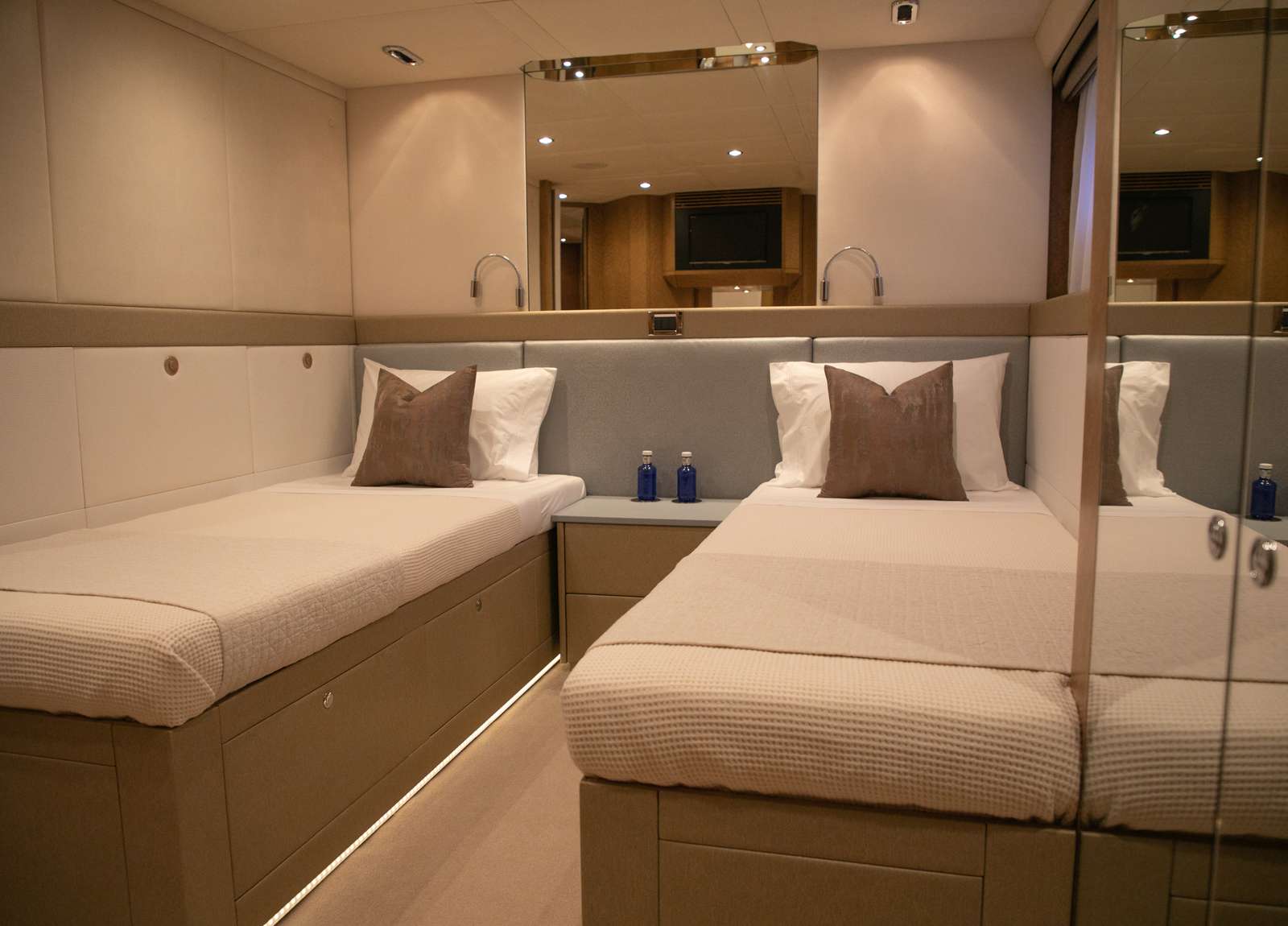 two-bed-cabin-luxury-yacht-34m-benita-blue-balearic-islands