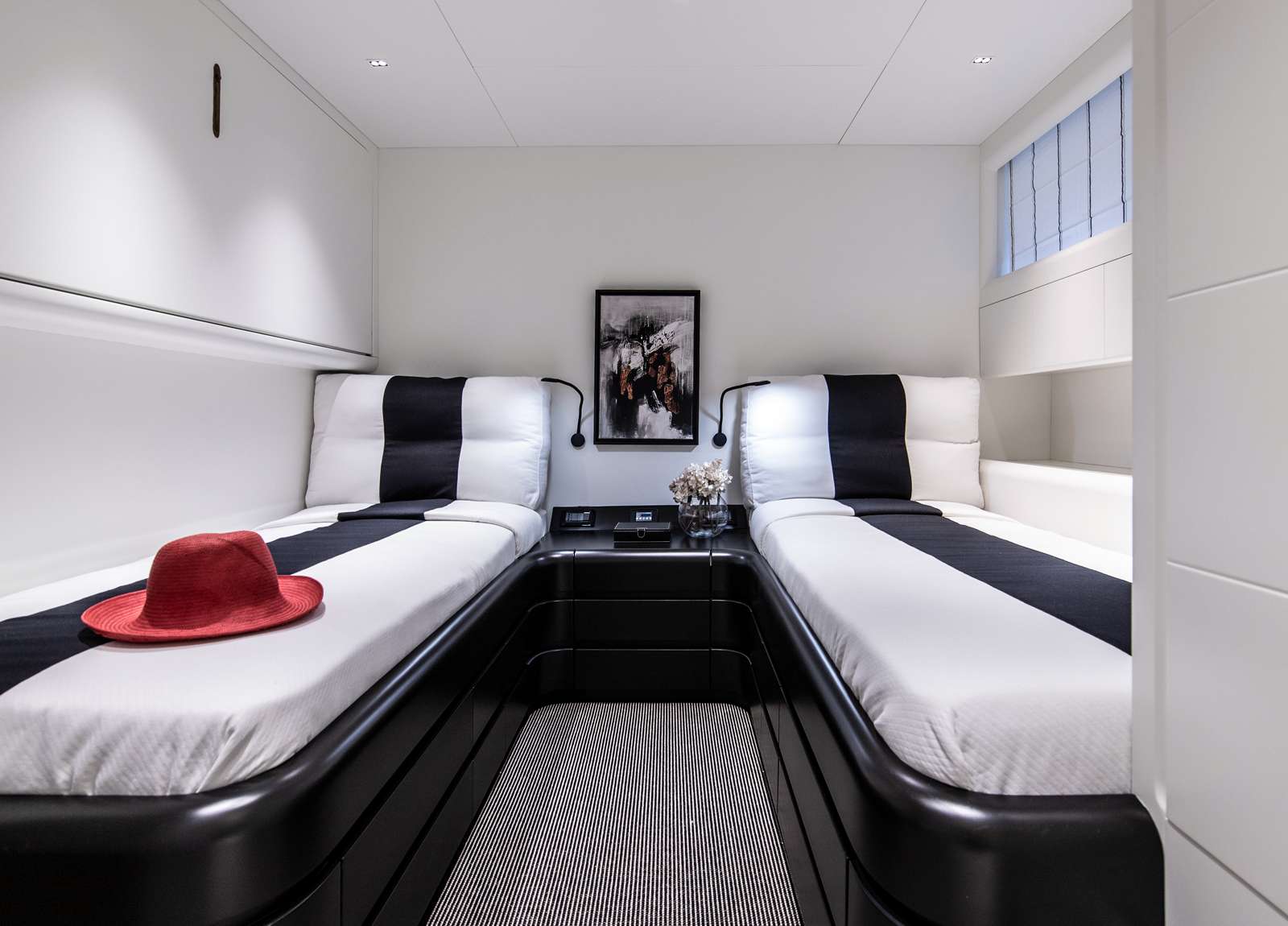 yate de lujo con dos camarotes-bugari-112-proyecto-de-acero