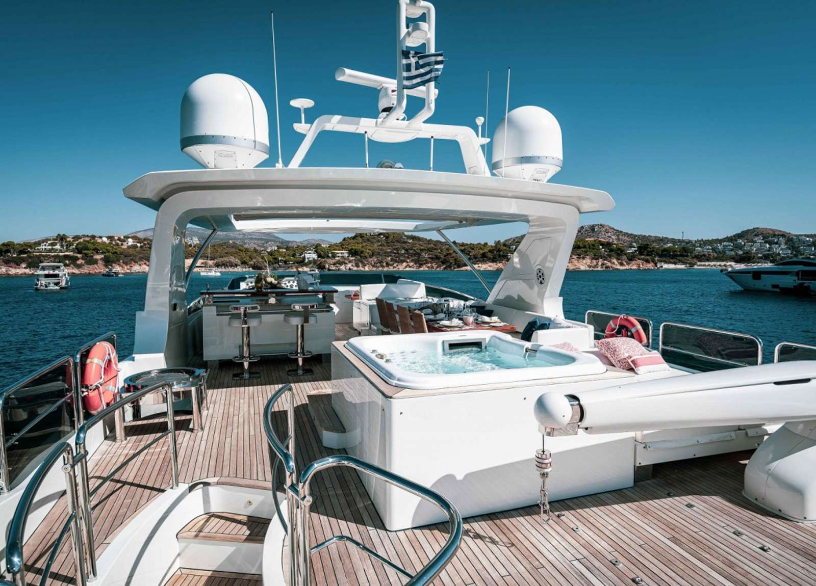 upperdeck-luxury-yacht-azimut-29m-koukles-greece