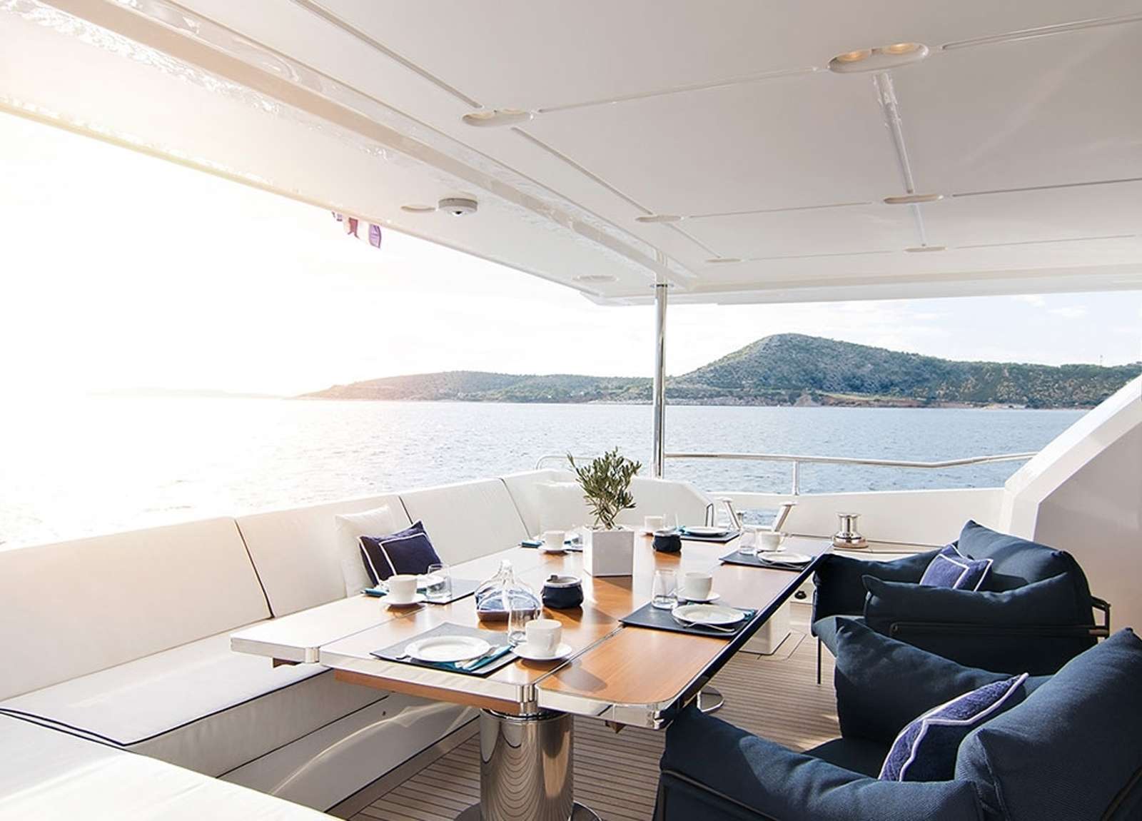 upperdeck-luxury-yacht-azimut-95-memories-too-greece