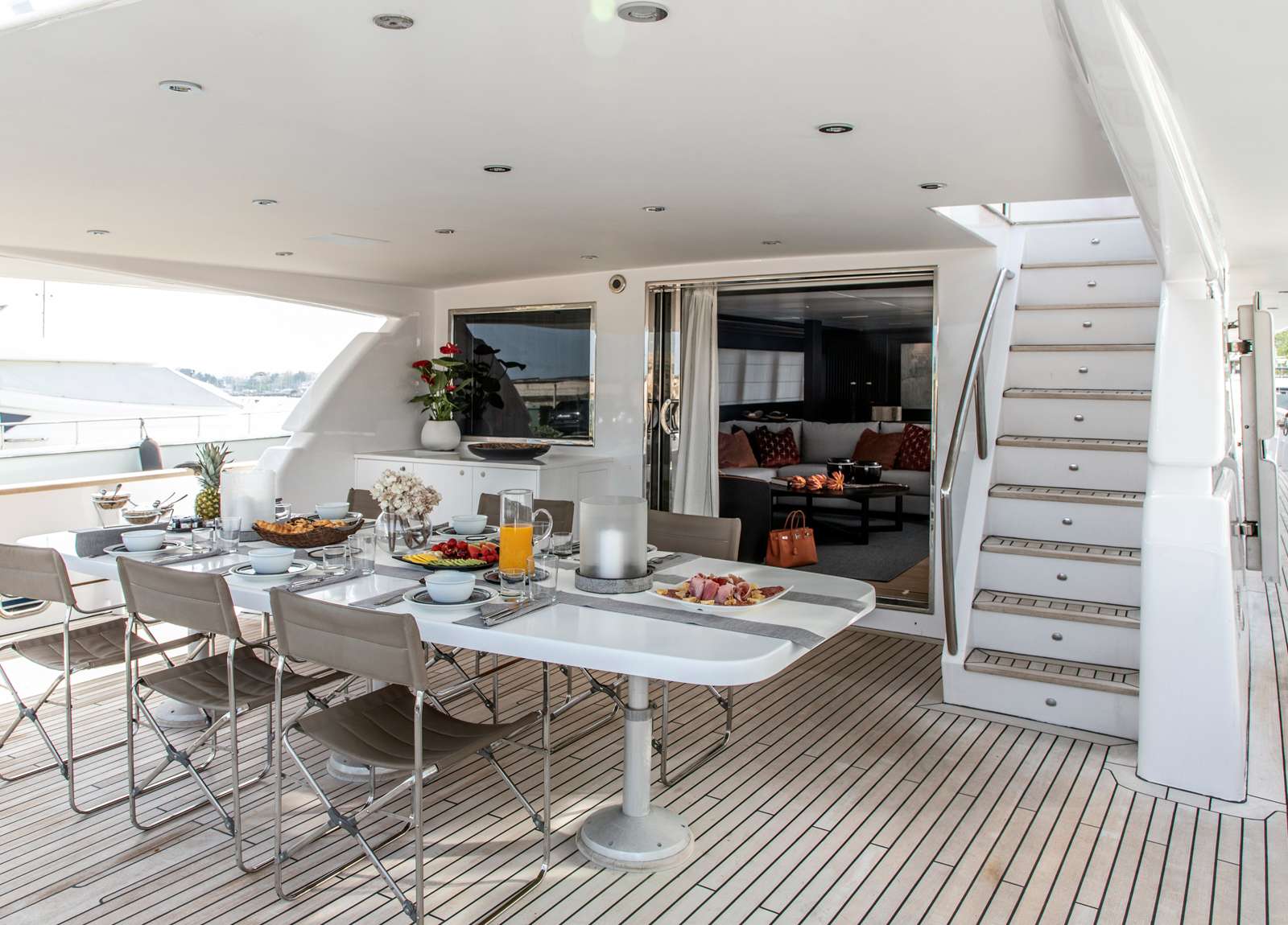 upperdeck-luxury-yacht-bugari-112-project-steel