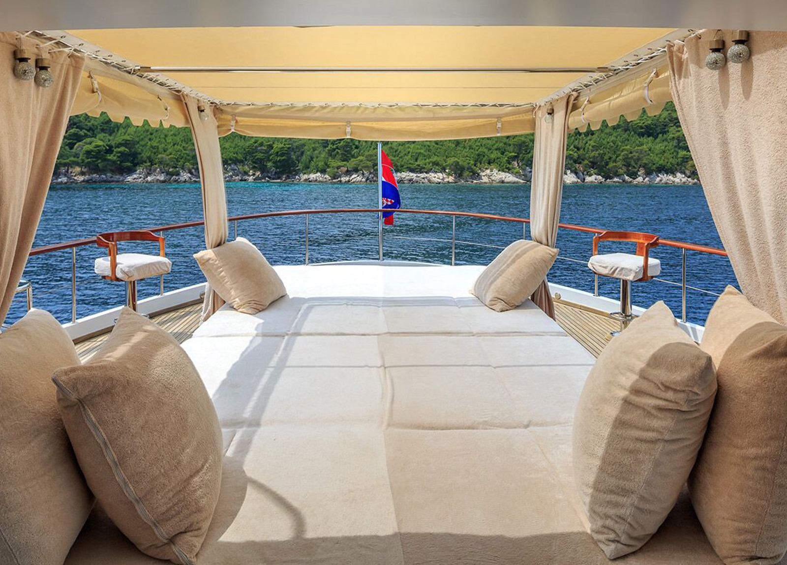 upperdeck-luxury-yacht-donna-del-mare-charter-croatia