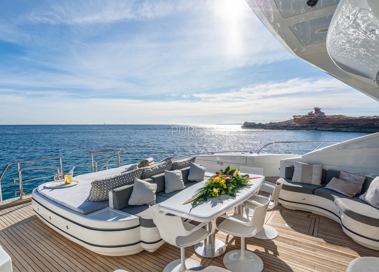 upperdeck-luxury-yacht-mangusta-92-five-stars-balearic-islands