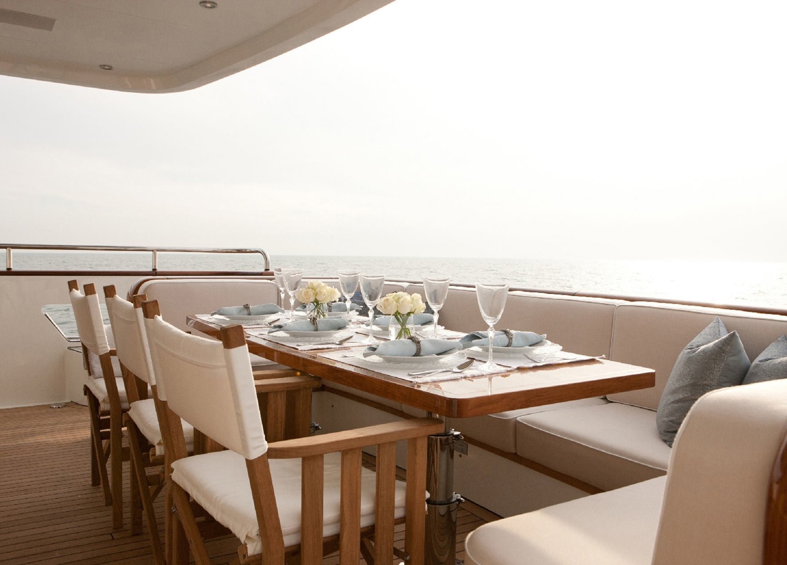 upperdeck-luxury-yacht-mulder-286m-firefly-western-mediterranean