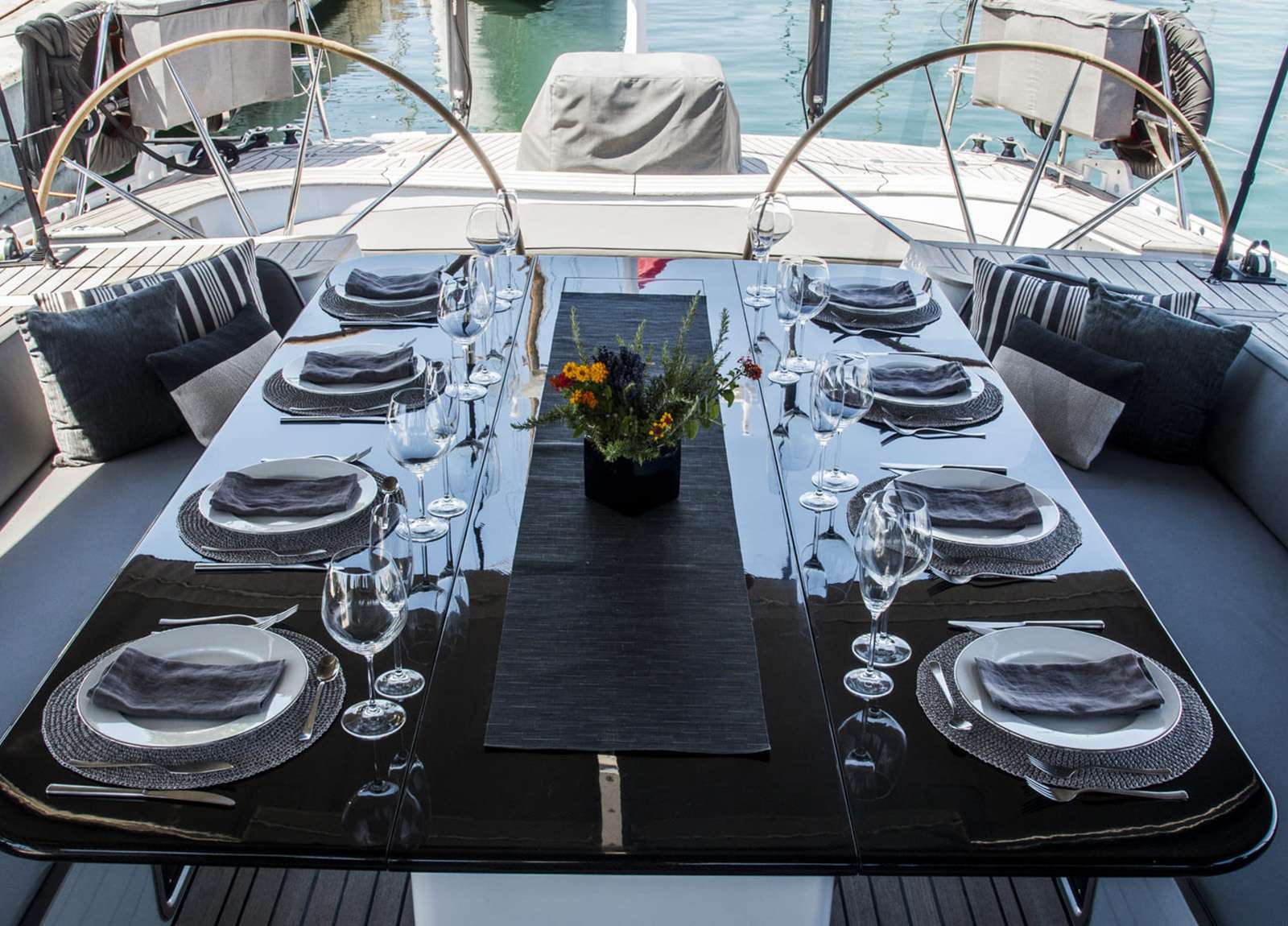 upperdeck-seating-luxury-sailing-yacht-trehard-30m-aizu-western-mediterranean