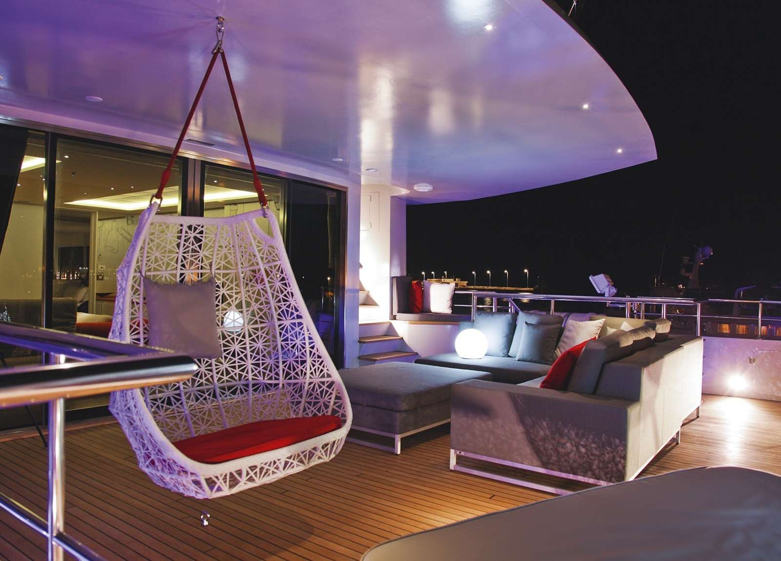 upperdeck-seating-luxury-yacht-charter-zepter-yacht-50m-joyme