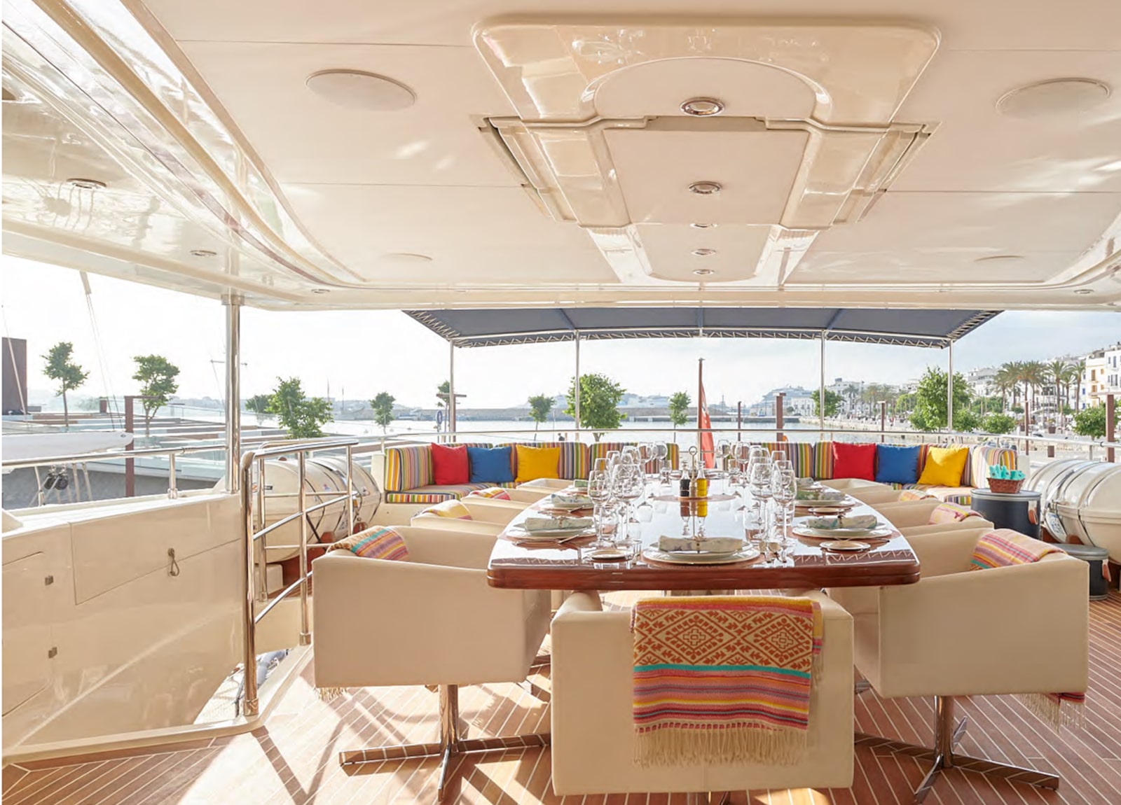 upperdeck-seating-luxury-yacht-crm-130-bunker