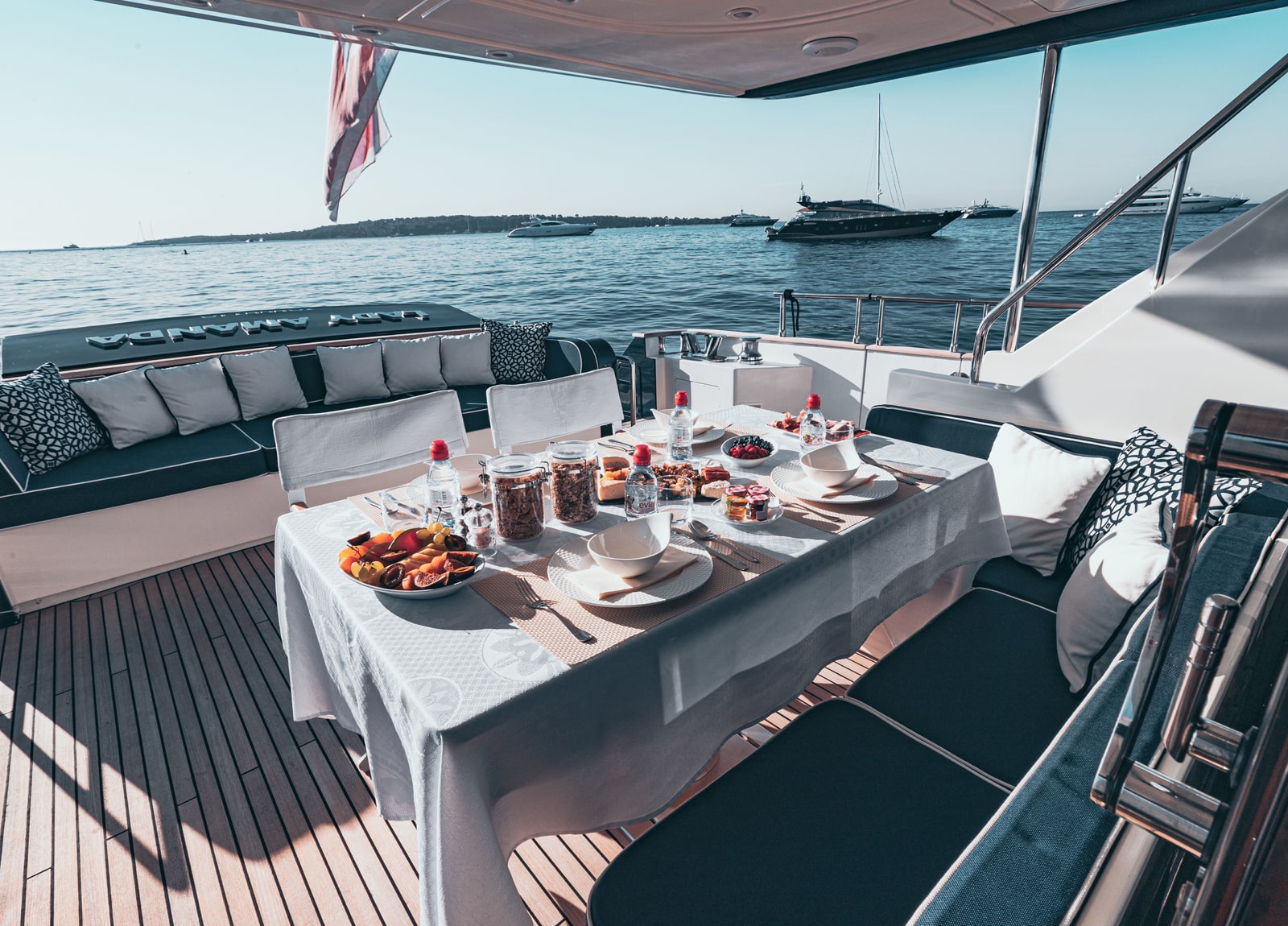 upperdeck-seating-luxury-yacht-lady-amanda-south-france