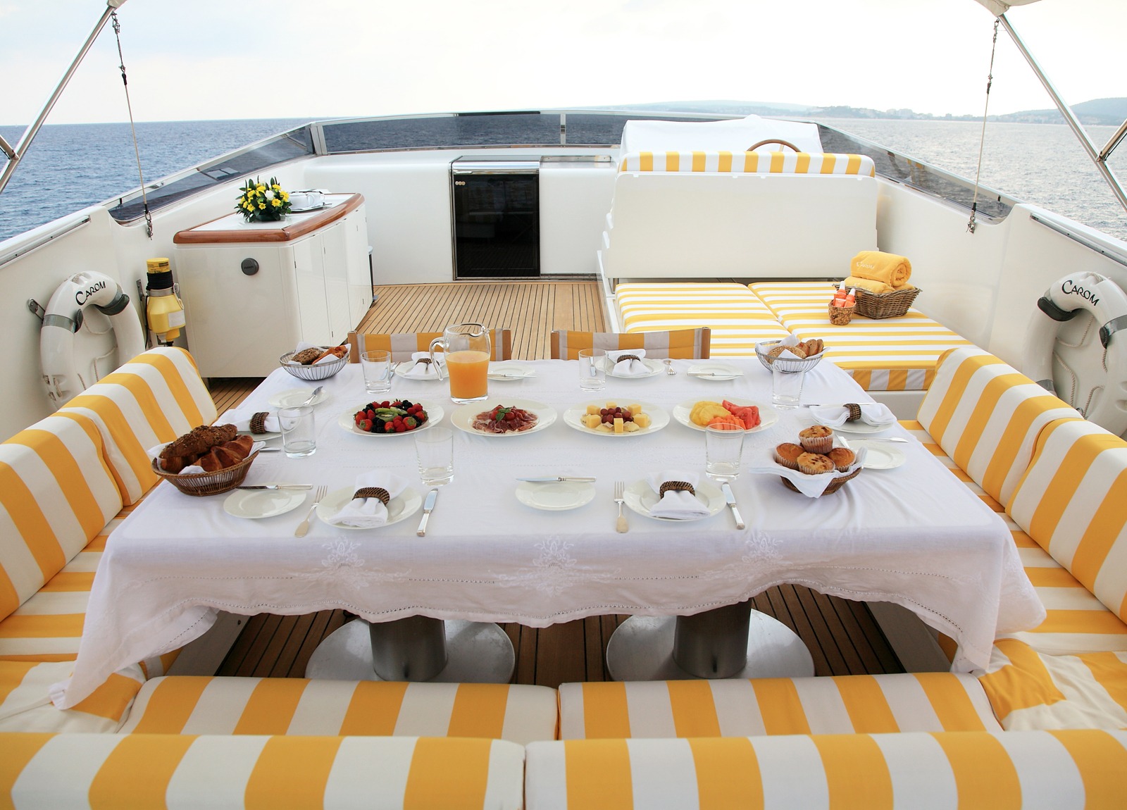 upperdeck-seating-luxury-yacht-sanlorenzo-100-charter-balearics