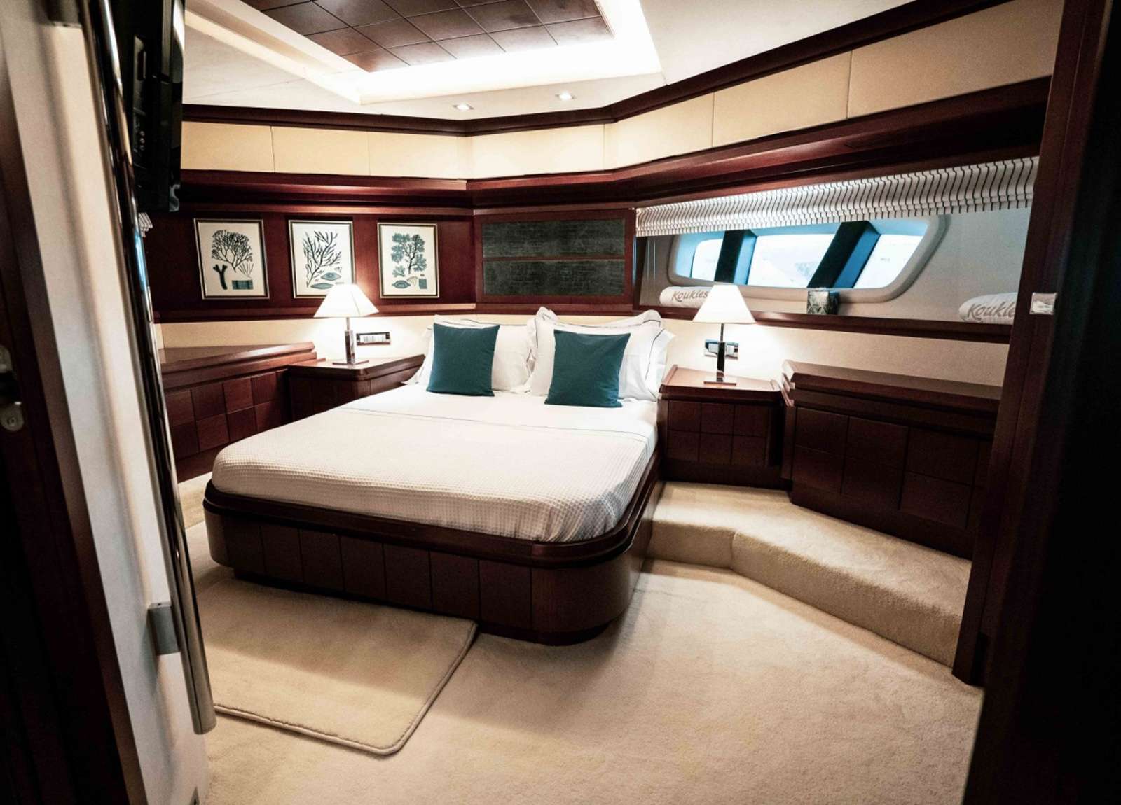 vip-cabina-lujo-yate-azimut-29m-koukles