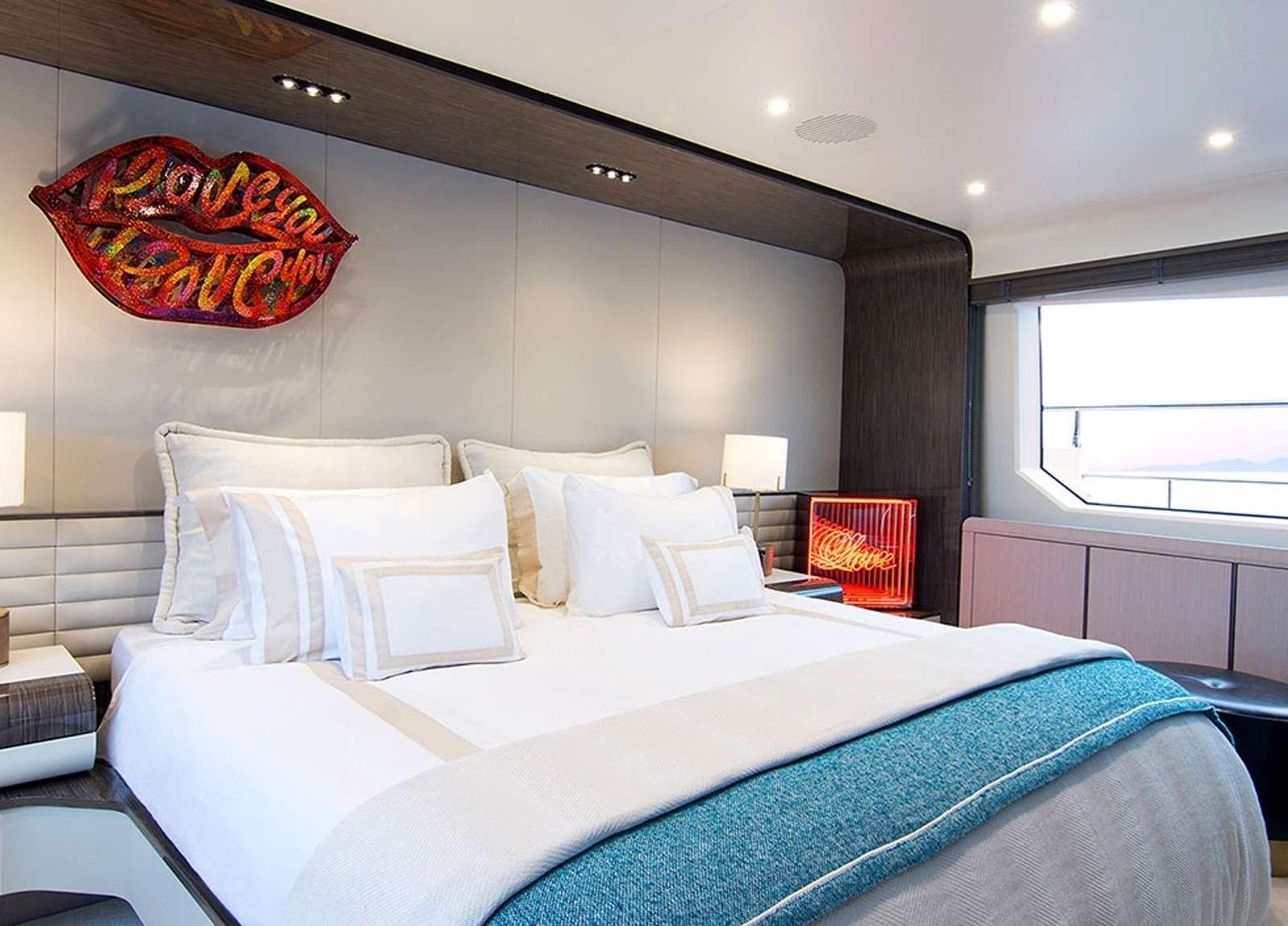 vip-cabin-luxury-yacht-azimut-95-memories-too